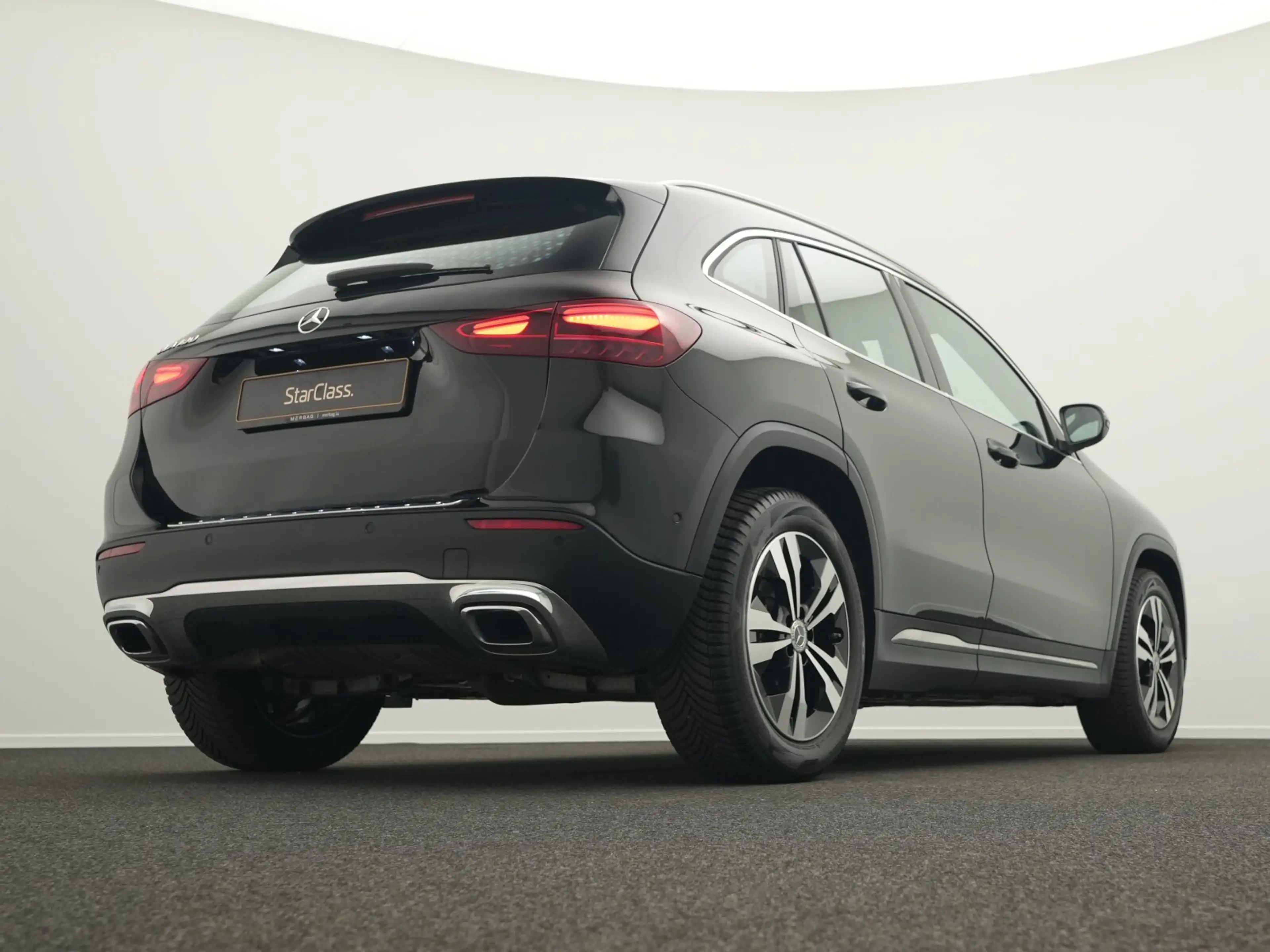 Mercedes-Benz GLA 180 GLA 180 Progressive LED+Kamera+EasyPack+Apple Navi — photo 11