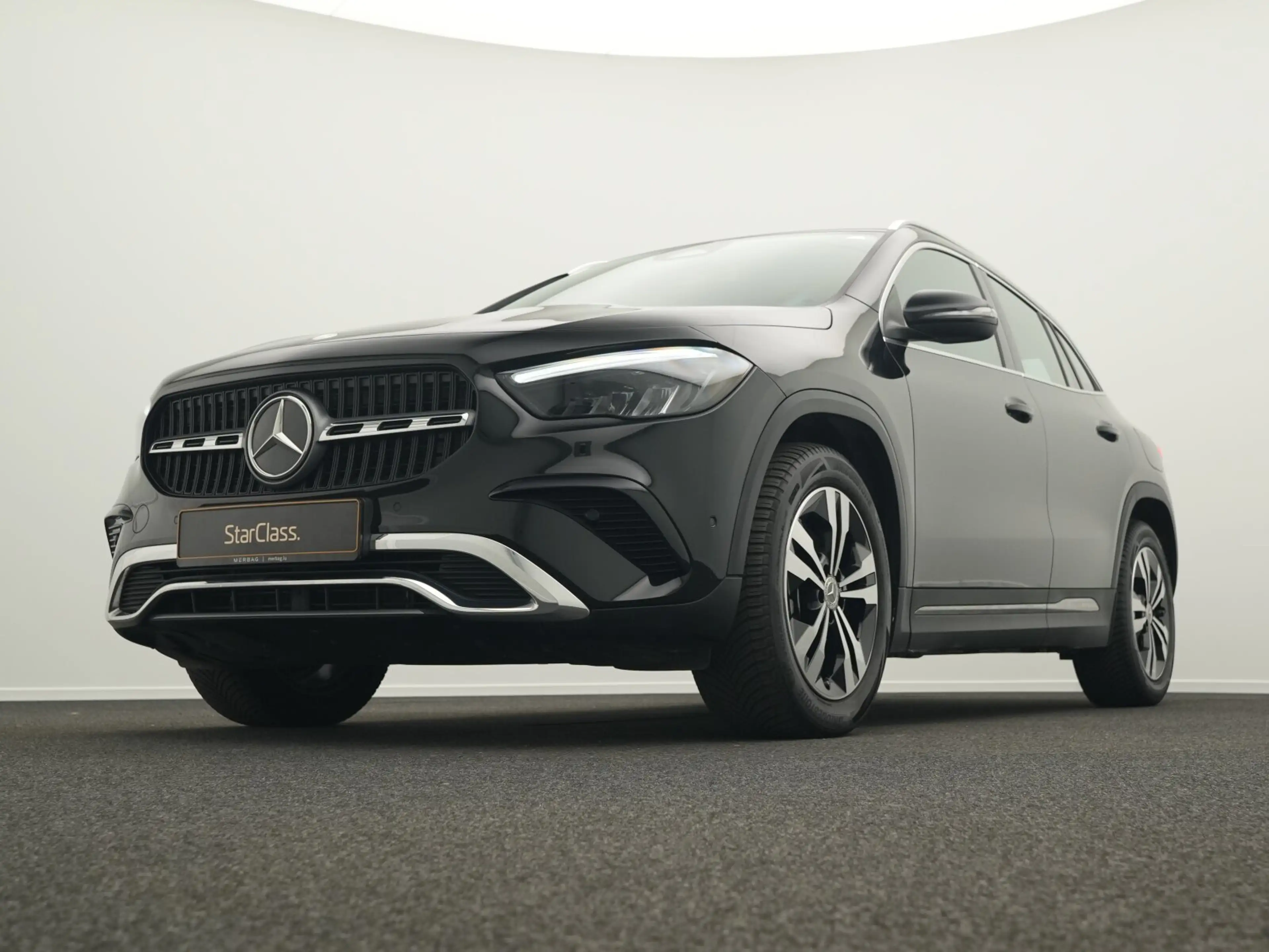 Mercedes-Benz GLA 180 GLA 180 Progressive LED+Kamera+EasyPack+Apple Navi — photo 10