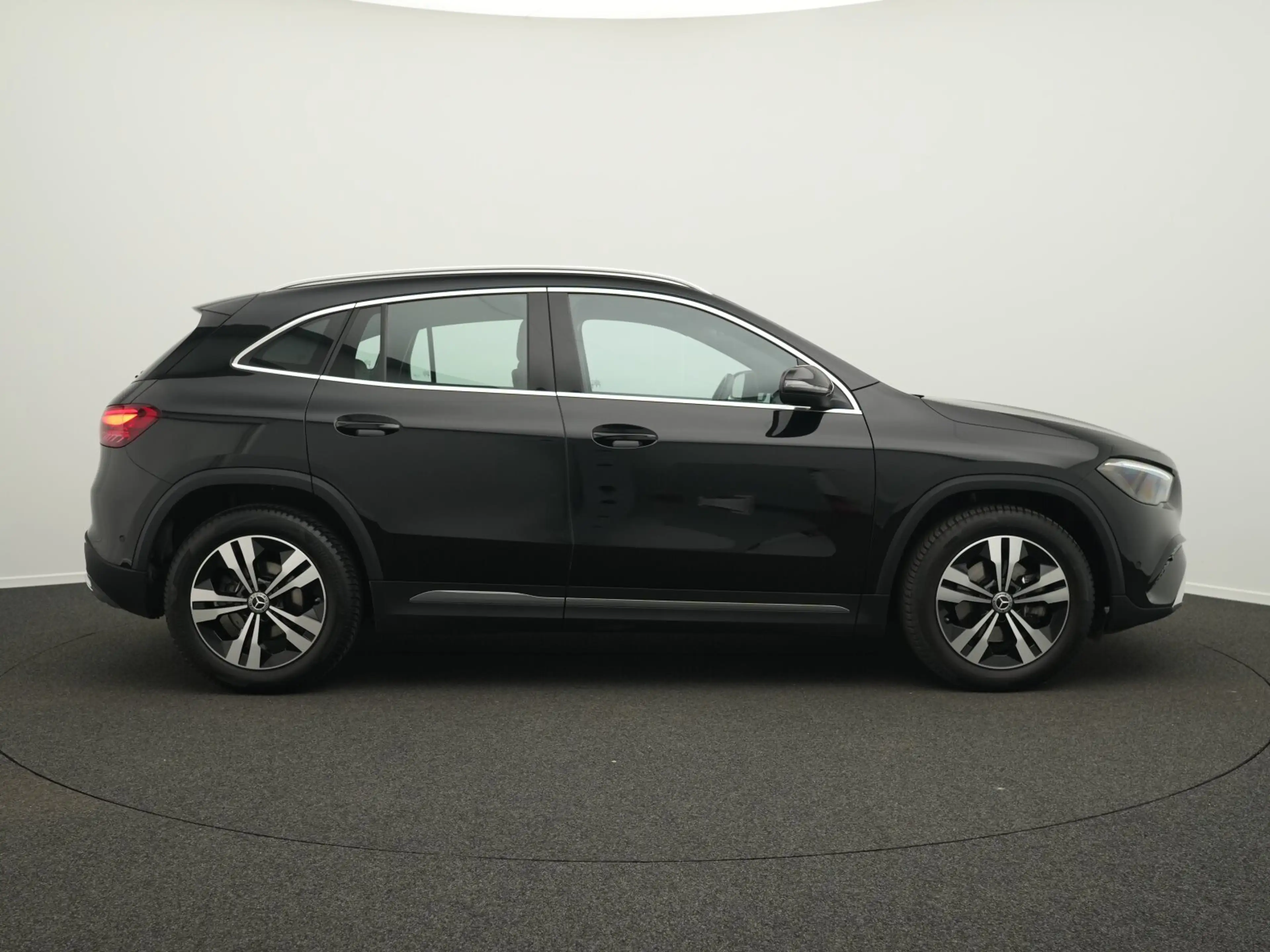 Mercedes-Benz GLA 180 GLA 180 Progressive LED+Kamera+EasyPack+Apple Navi — photo 5