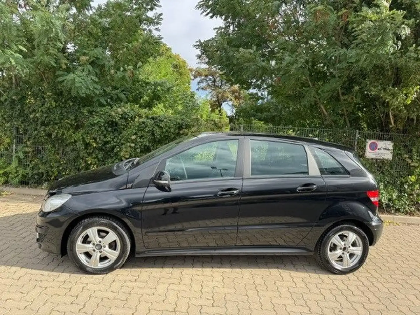 Mercedes-Benz B 180 Automatik/Klima/Sitzheizung/2.Hd Noir - 2