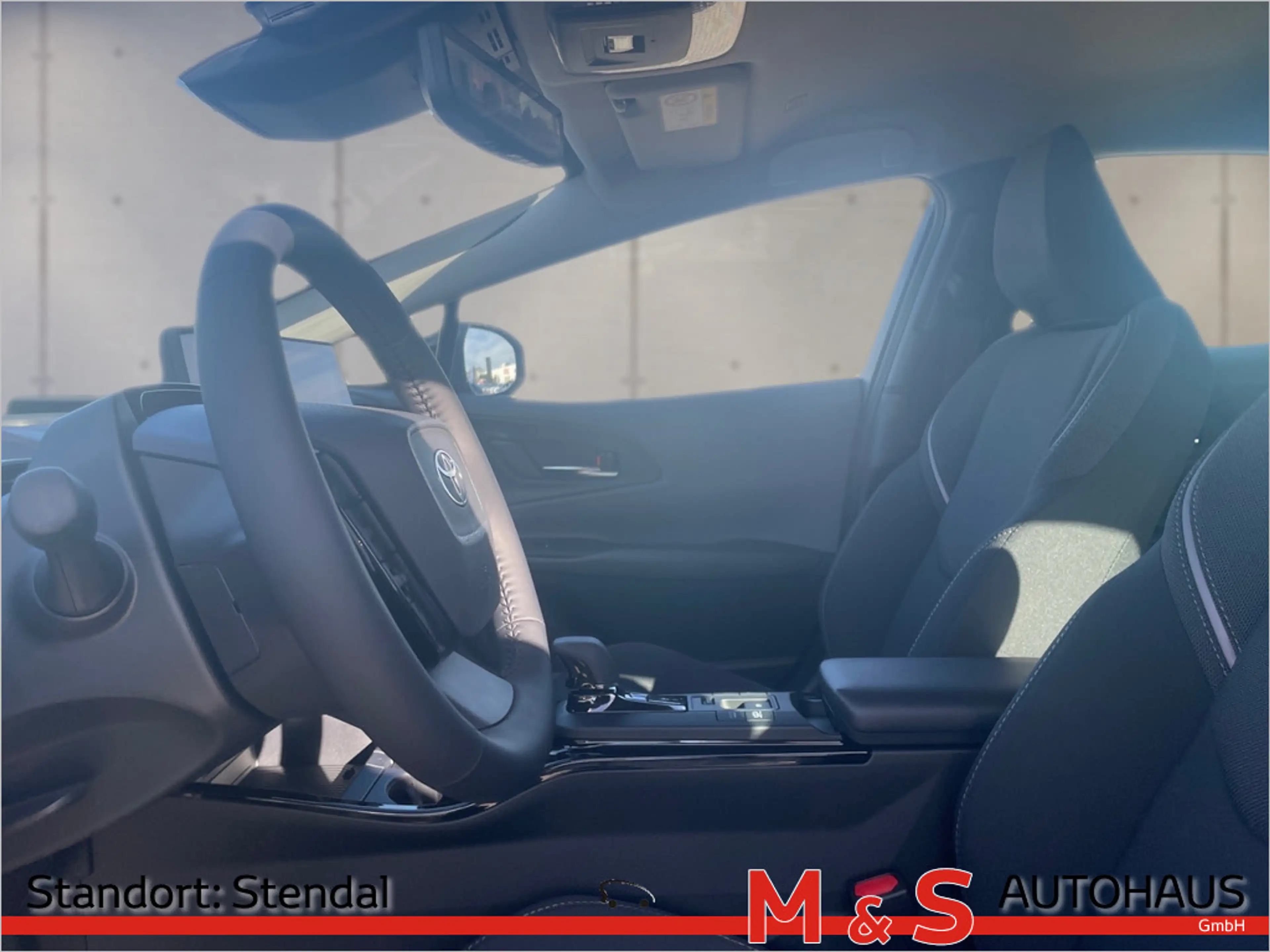 Toyota Prius 2.0 Plug-in Hybrid Executive — photo 9