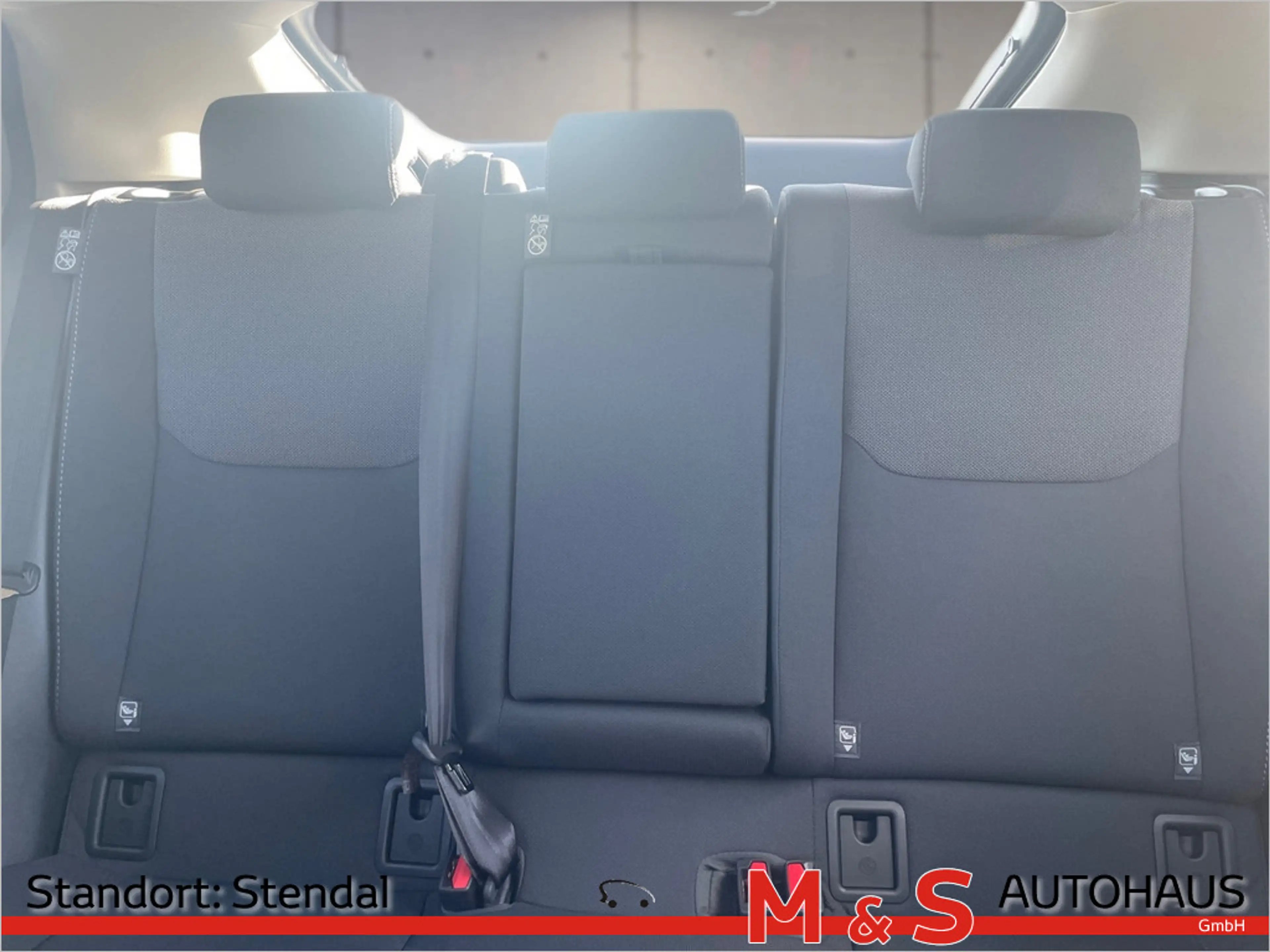 Toyota Prius 2.0 Plug-in Hybrid Executive — photo 15