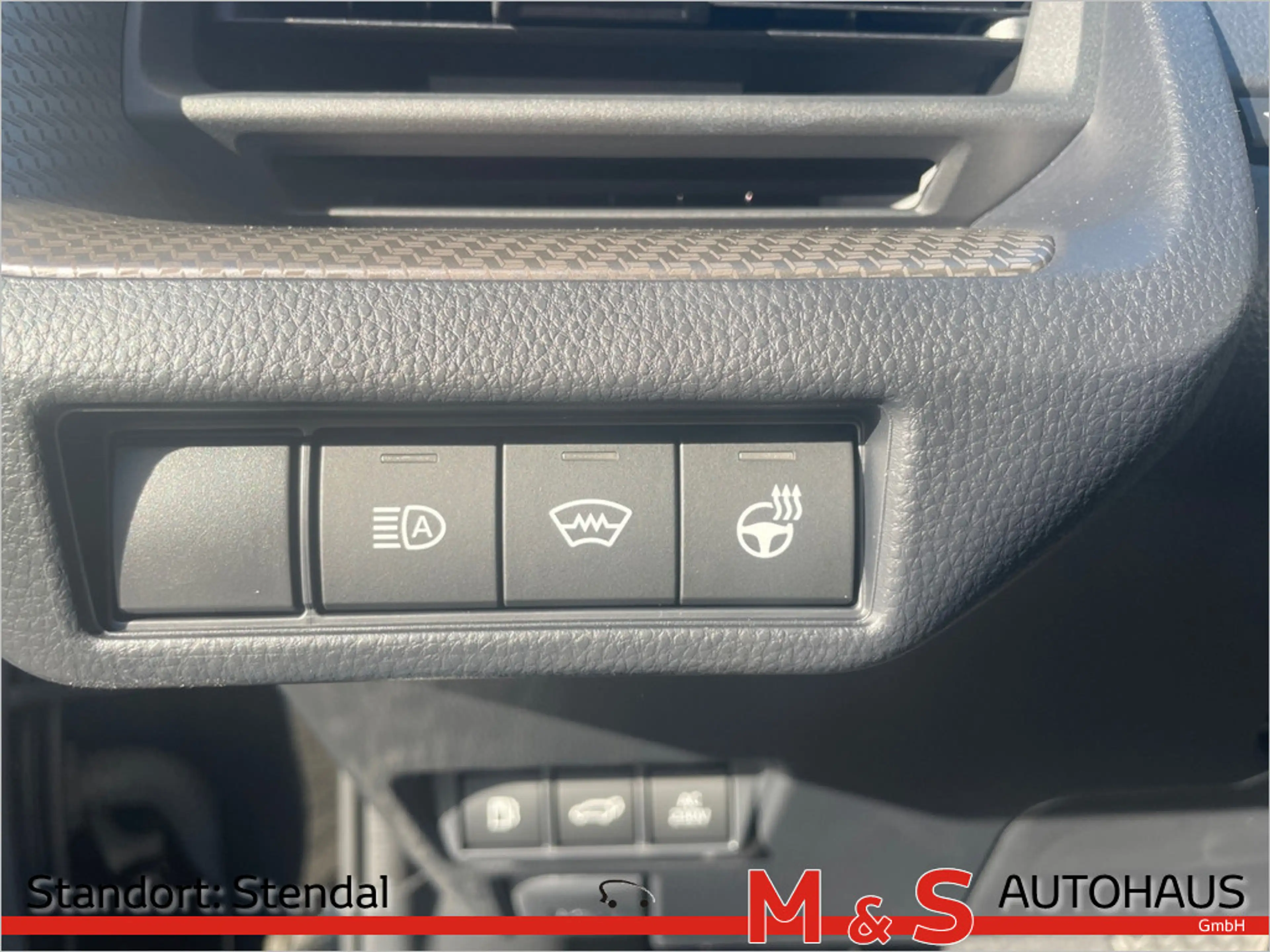 Toyota Prius 2.0 Plug-in Hybrid Executive — photo 21