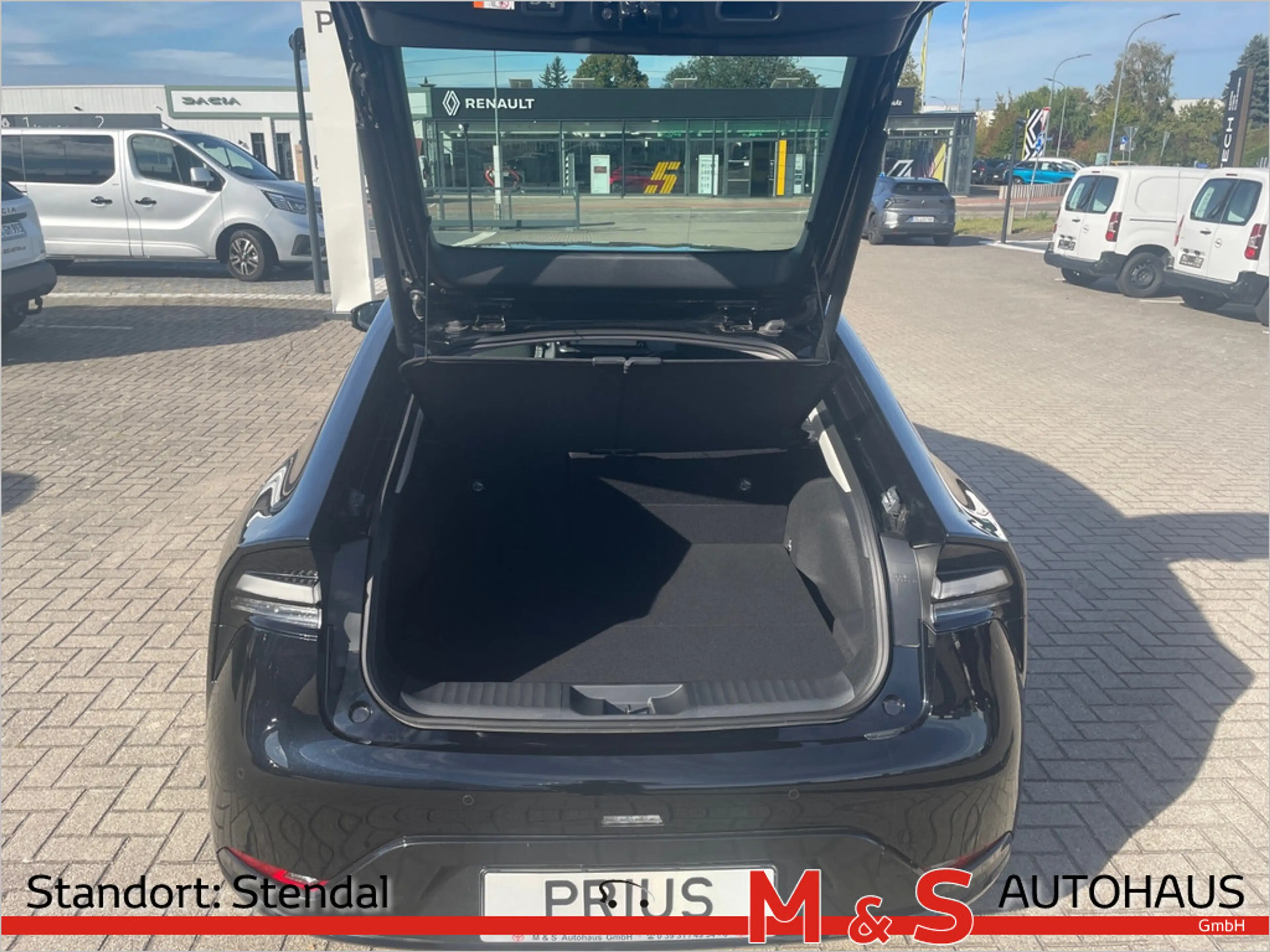 Toyota Prius 2.0 Plug-in Hybrid Executive — photo 23