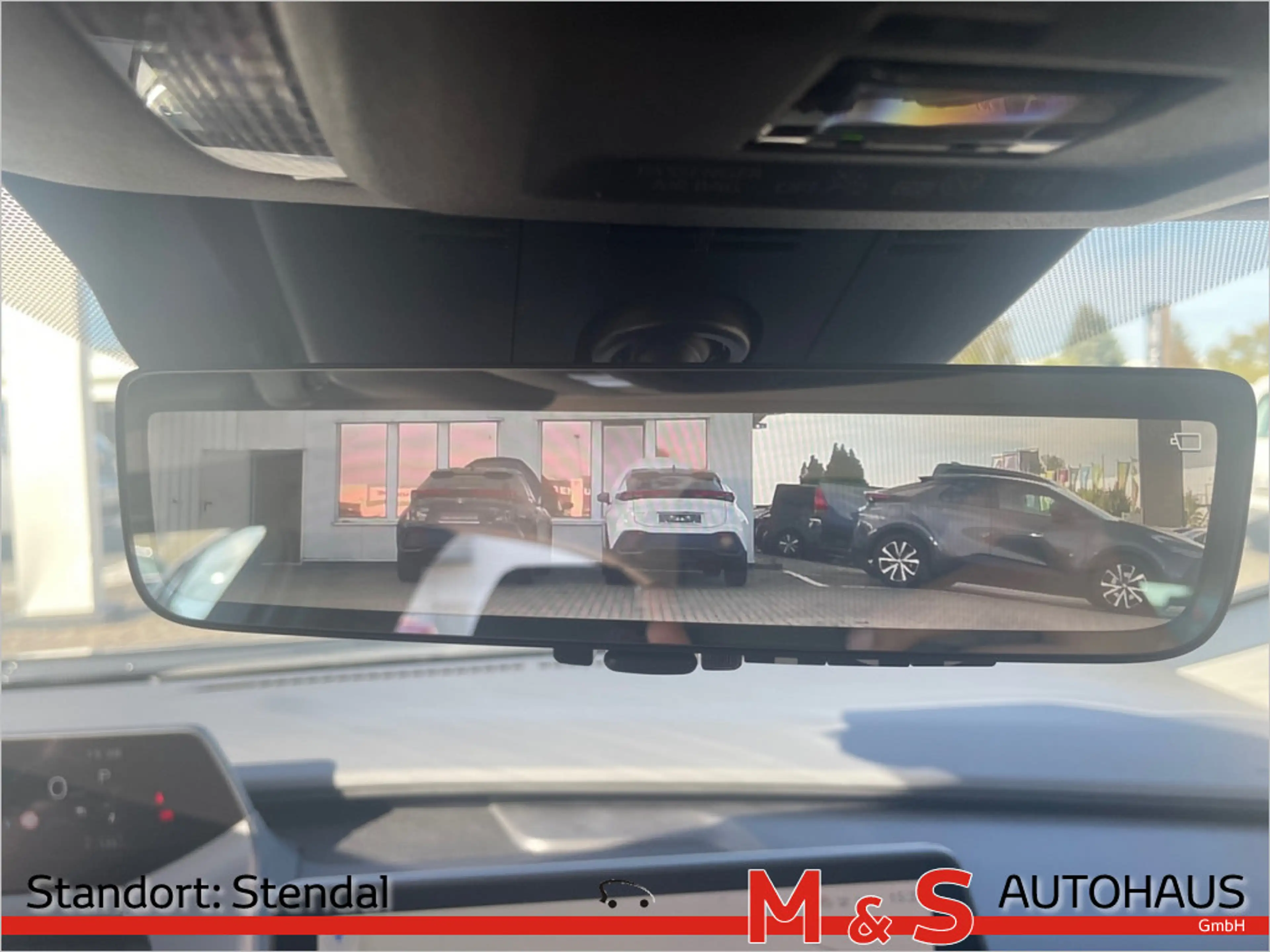 Toyota Prius 2.0 Plug-in Hybrid Executive — photo 20