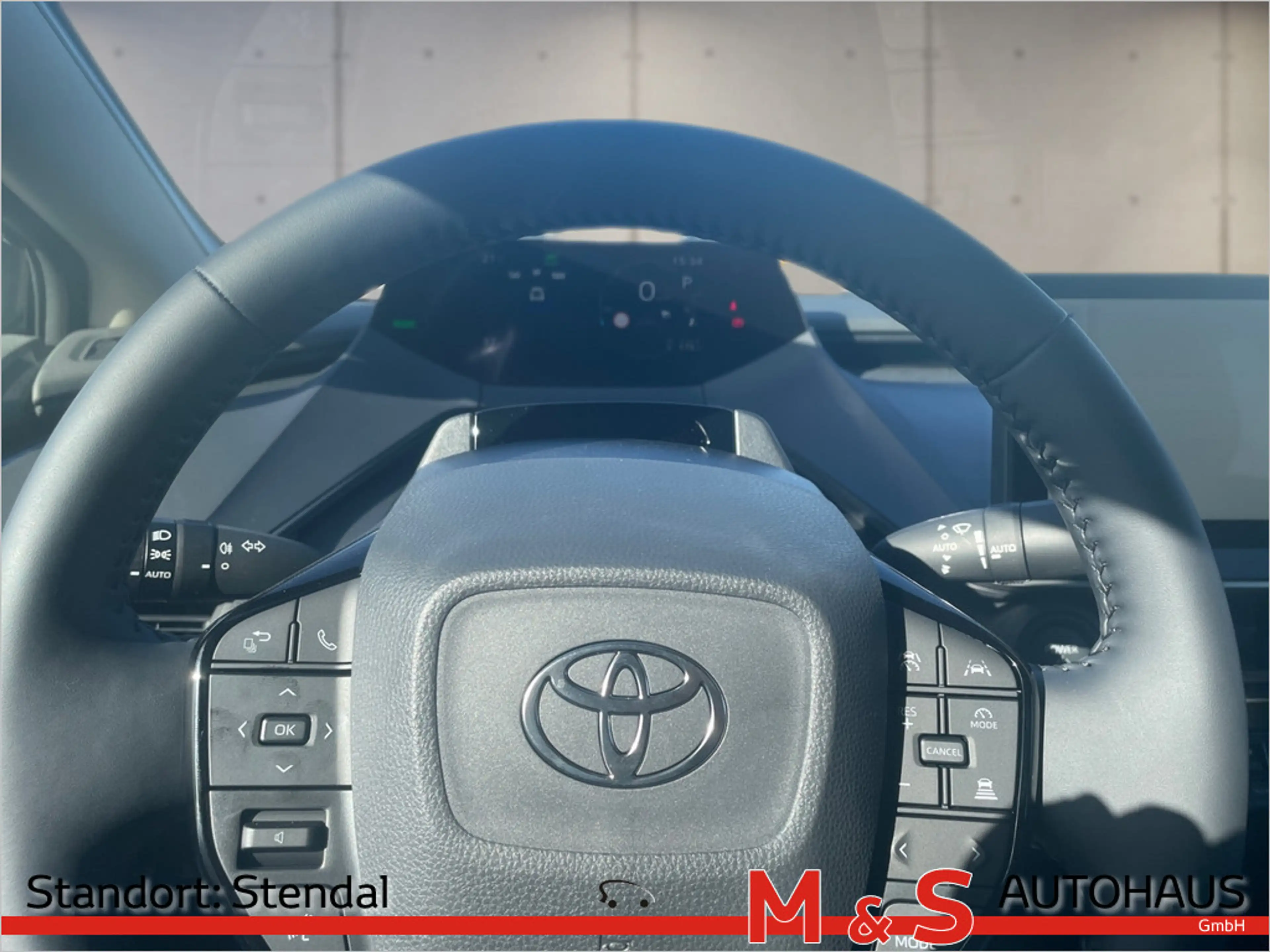 Toyota Prius 2.0 Plug-in Hybrid Executive — photo 13