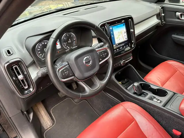 Volvo XC40 view 15