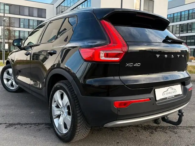 Volvo XC40 view 4