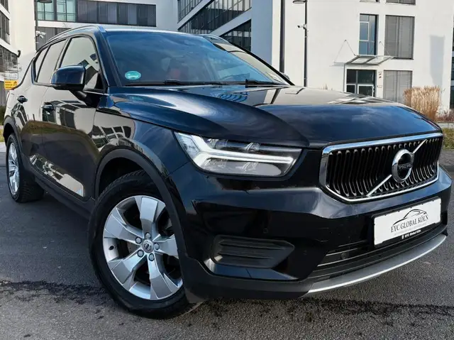 Volvo XC40 view 2