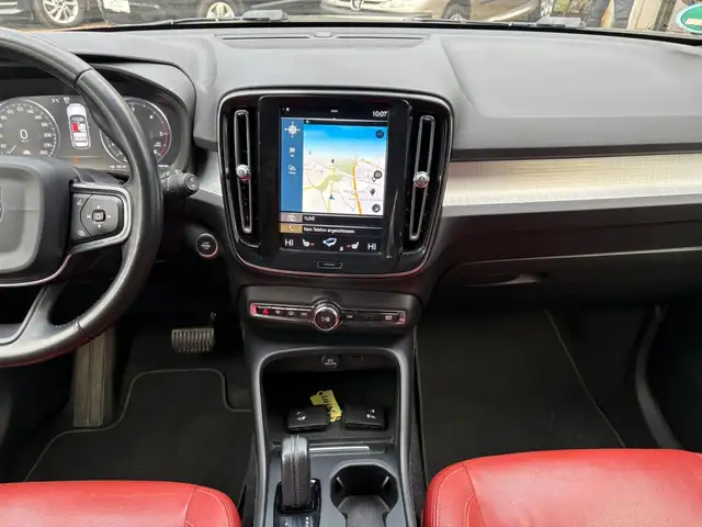 Volvo XC40 view 12