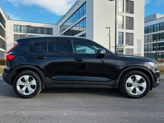 Volvo XC40 view 5