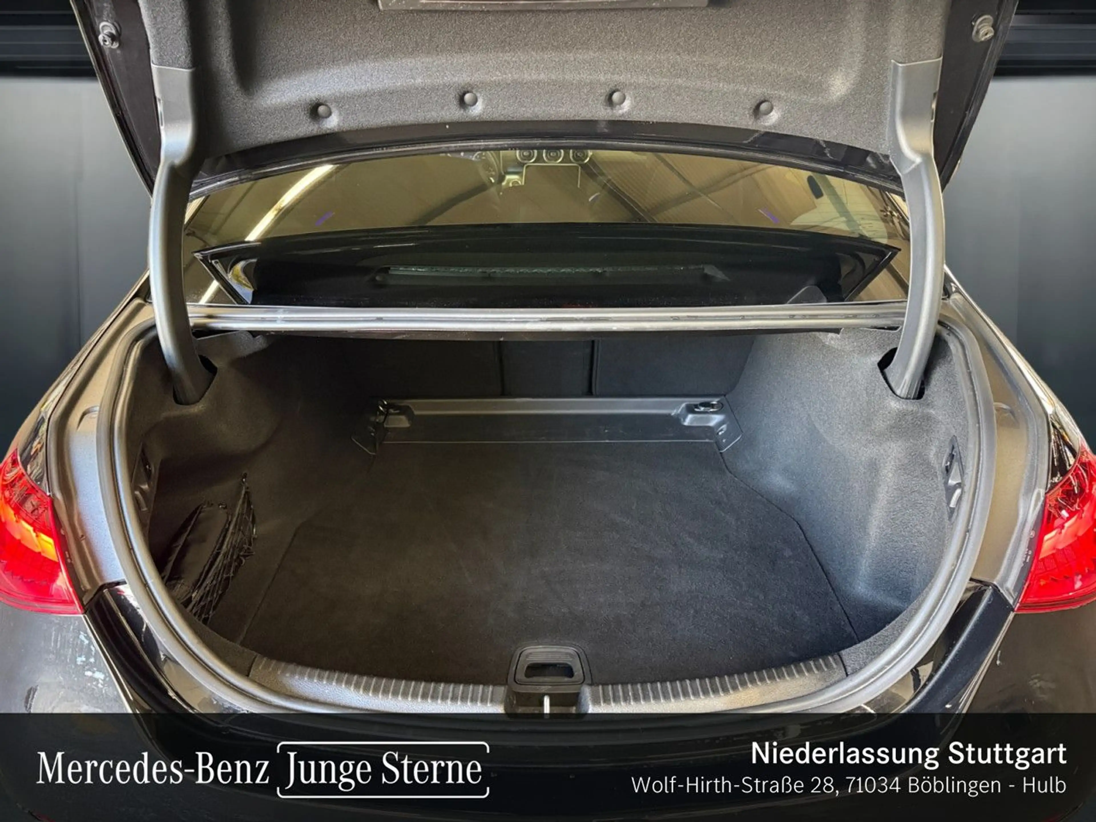 Mercedes-Benz C 220 d AMG+NIGHT+PANO+AHK+LED+KAMERA+TOTW+KEYLESS — photo 6