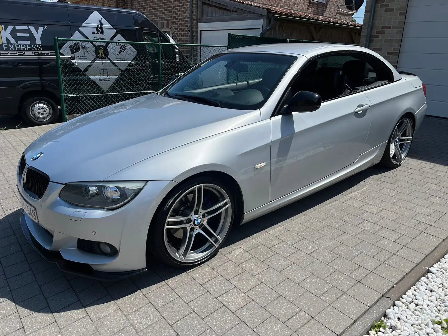 BMW 320 320d DPF Cabrio Aut. M Sport Edition Argent - 1