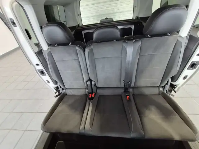 Volkswagen Caddy Maxi view 14