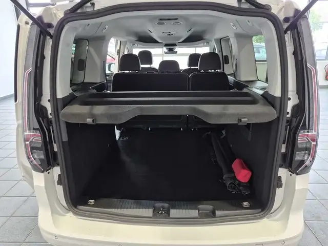 Volkswagen Caddy Maxi view 6