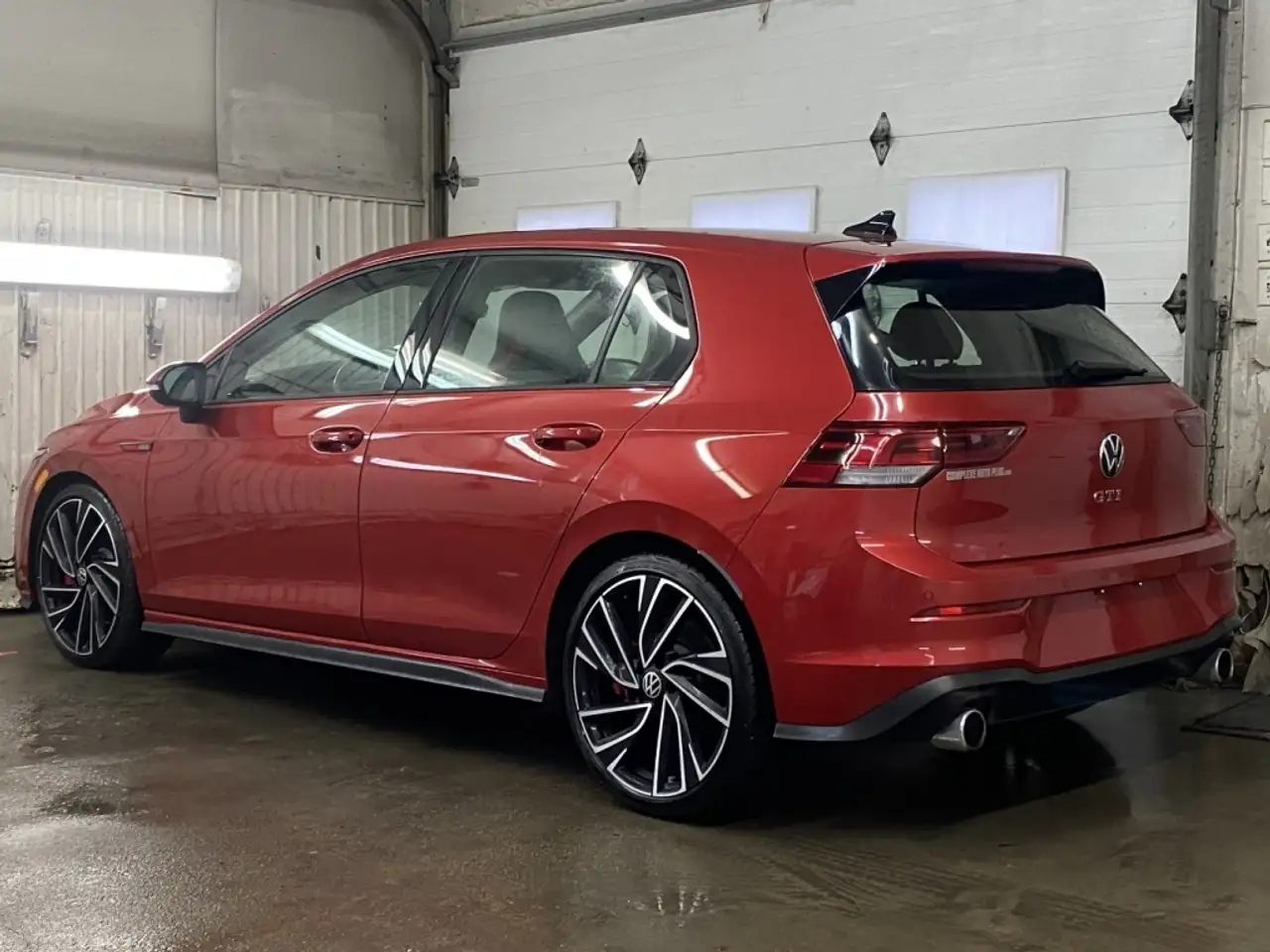 Volkswagen Golf GTI снимка Volkswagen Golf GTI