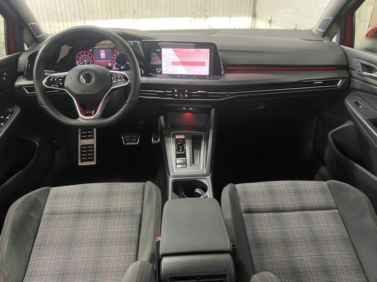 Volkswagen Golf GTI снимка Volkswagen Golf GTI
