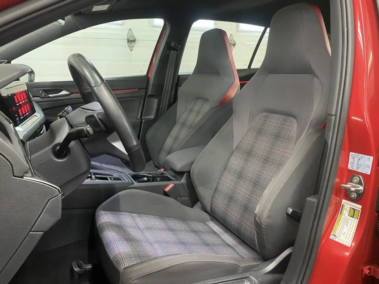 Volkswagen Golf GTI снимка Volkswagen Golf GTI