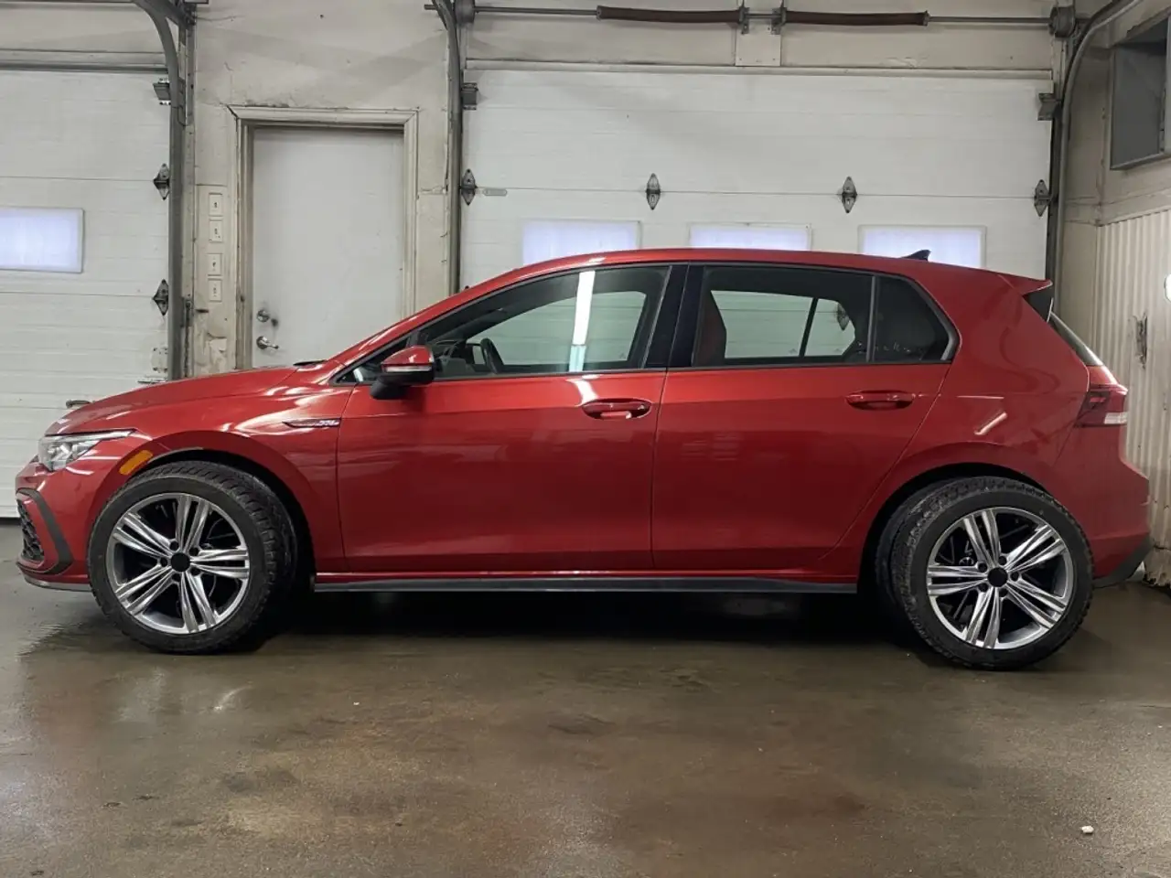 Volkswagen Golf GTI снимка Volkswagen Golf GTI