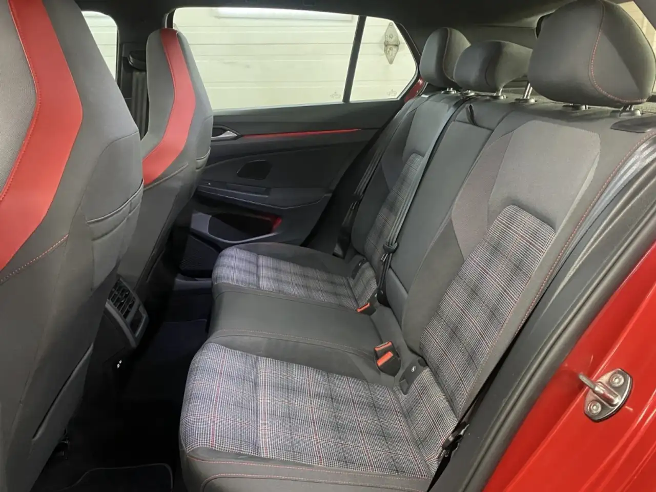 Volkswagen Golf GTI снимка Volkswagen Golf GTI