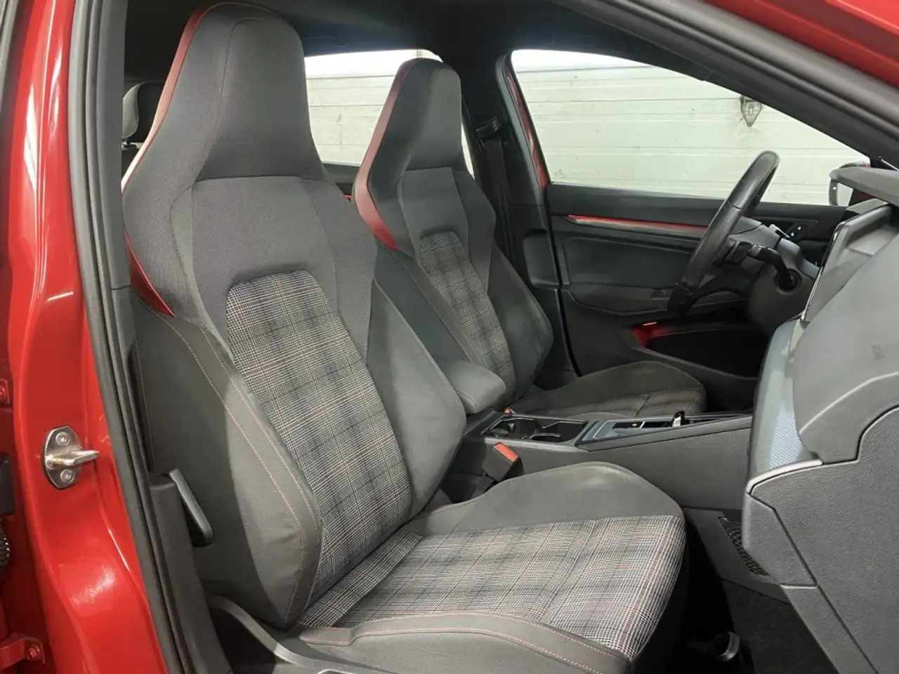 Volkswagen Golf GTI снимка Volkswagen Golf GTI