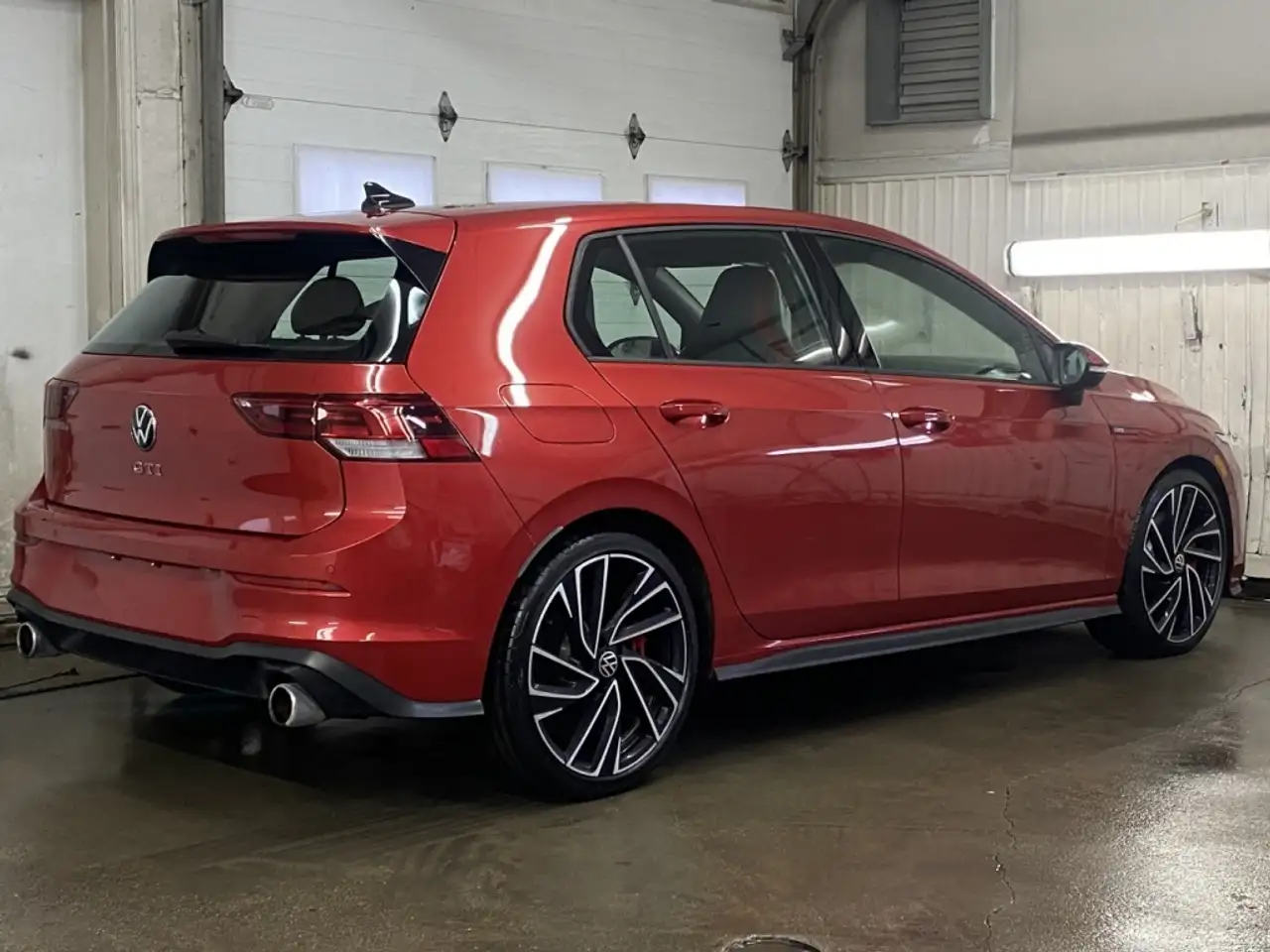 Volkswagen Golf GTI снимка Volkswagen Golf GTI