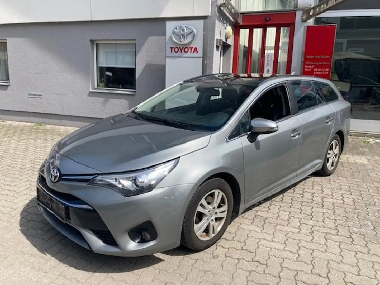Toyota Avensis 1,6 D4-D Active Plus NAVI SunRoof Silber - 1