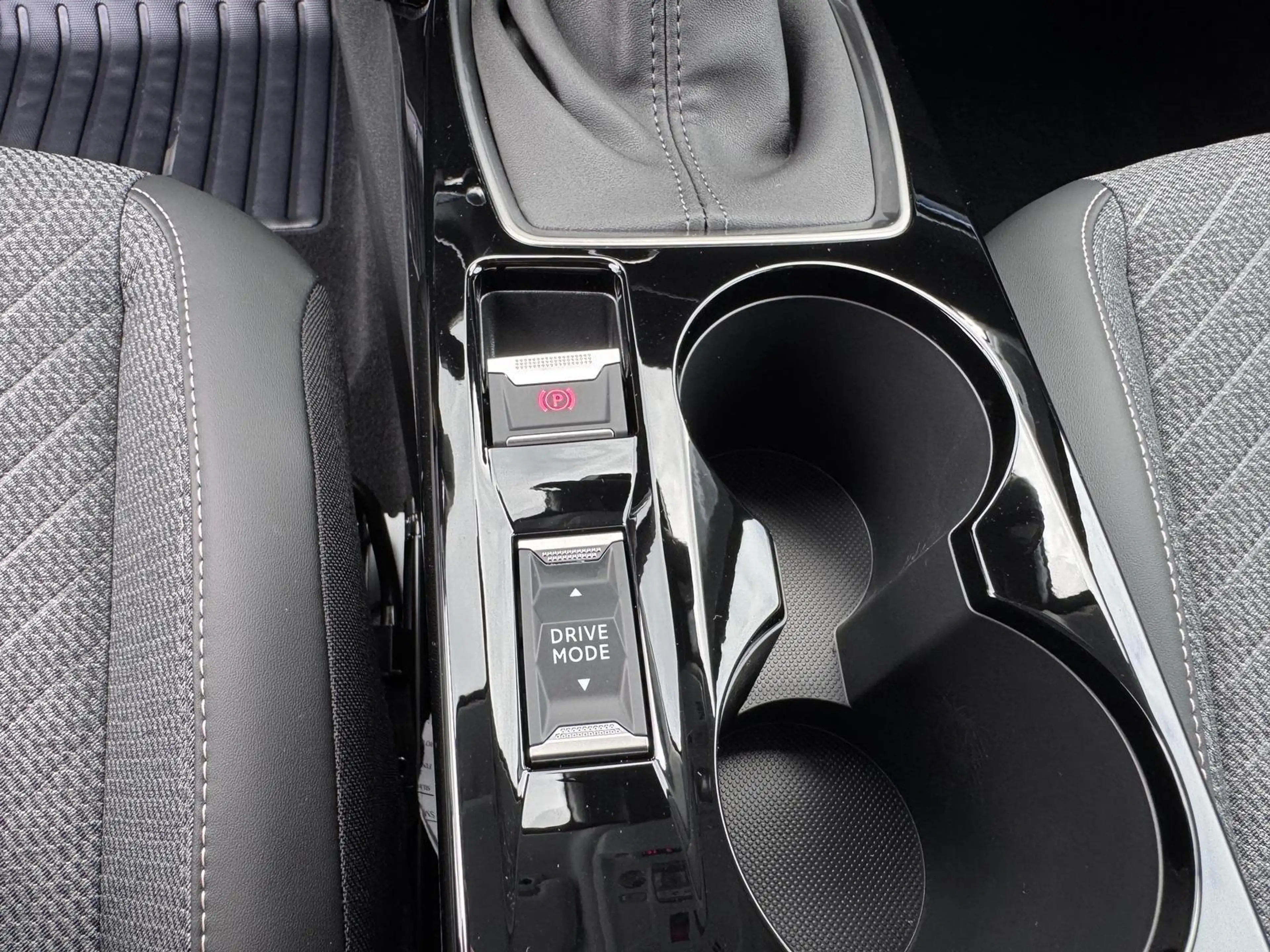 Peugeot 208 Allure 74 kW (101 PS), Schaltgetriebe, Frontant... — photo 14