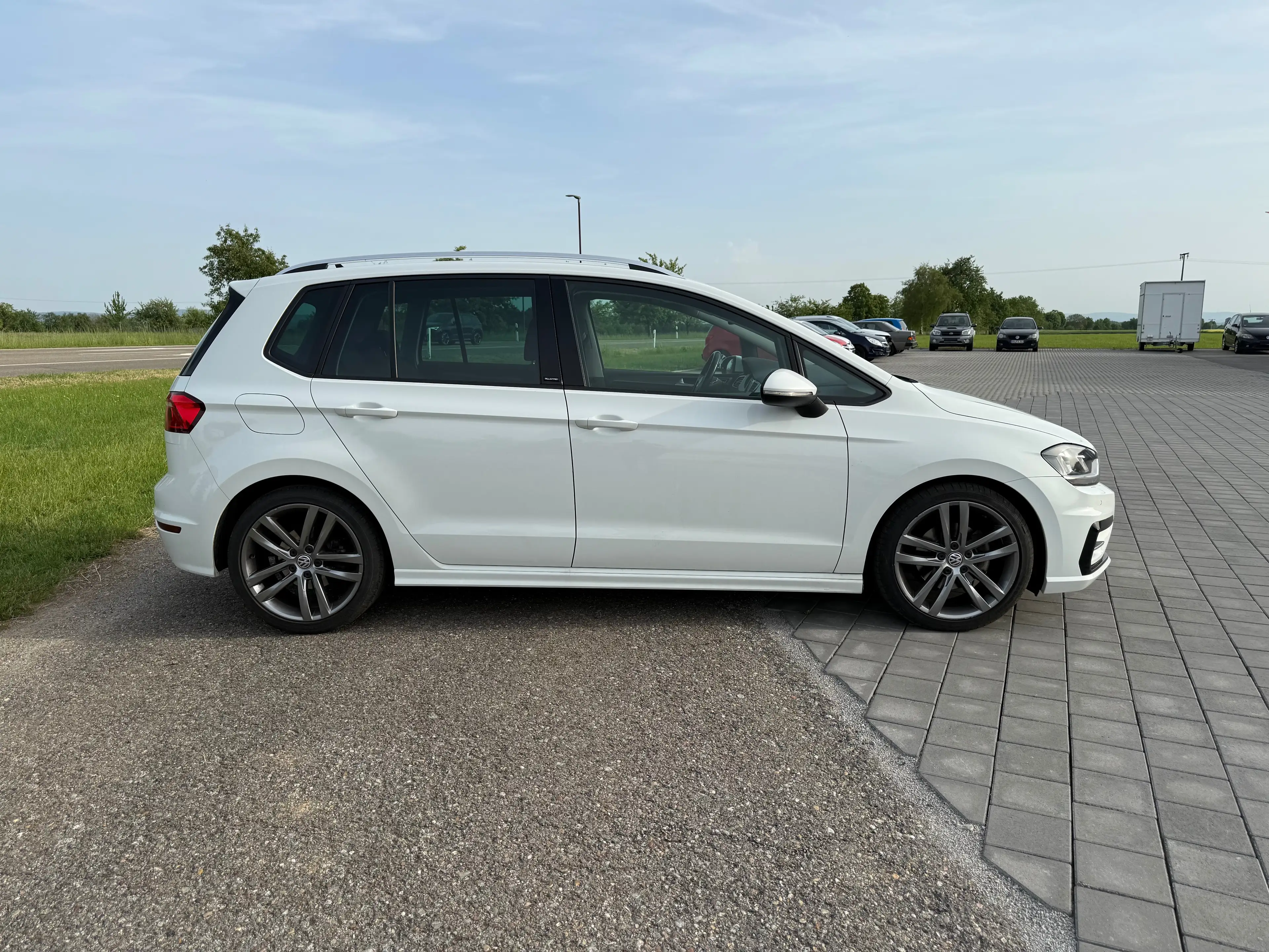 Volkswagen Golf Sportsvan Allstar R-Line 1.4 TSI Navi Bi-Xenon LED Active Lighting 18 Zoll Alu DAB+ PDC SHZ — photo 5