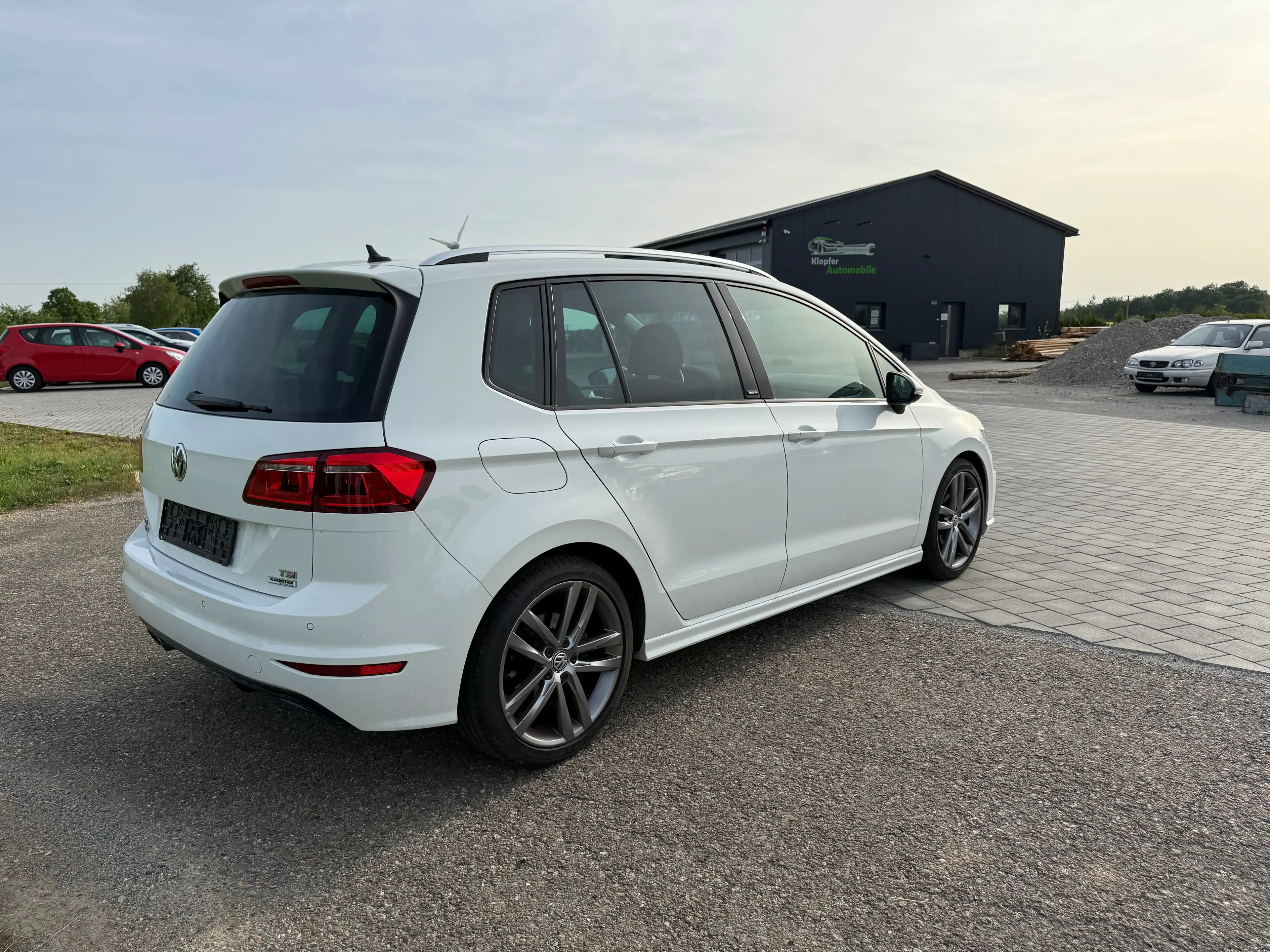 Volkswagen Golf Sportsvan Allstar R-Line 1.4 TSI Navi Bi-Xenon LED Active Lighting 18 Zoll Alu DAB+ PDC SHZ — photo 7