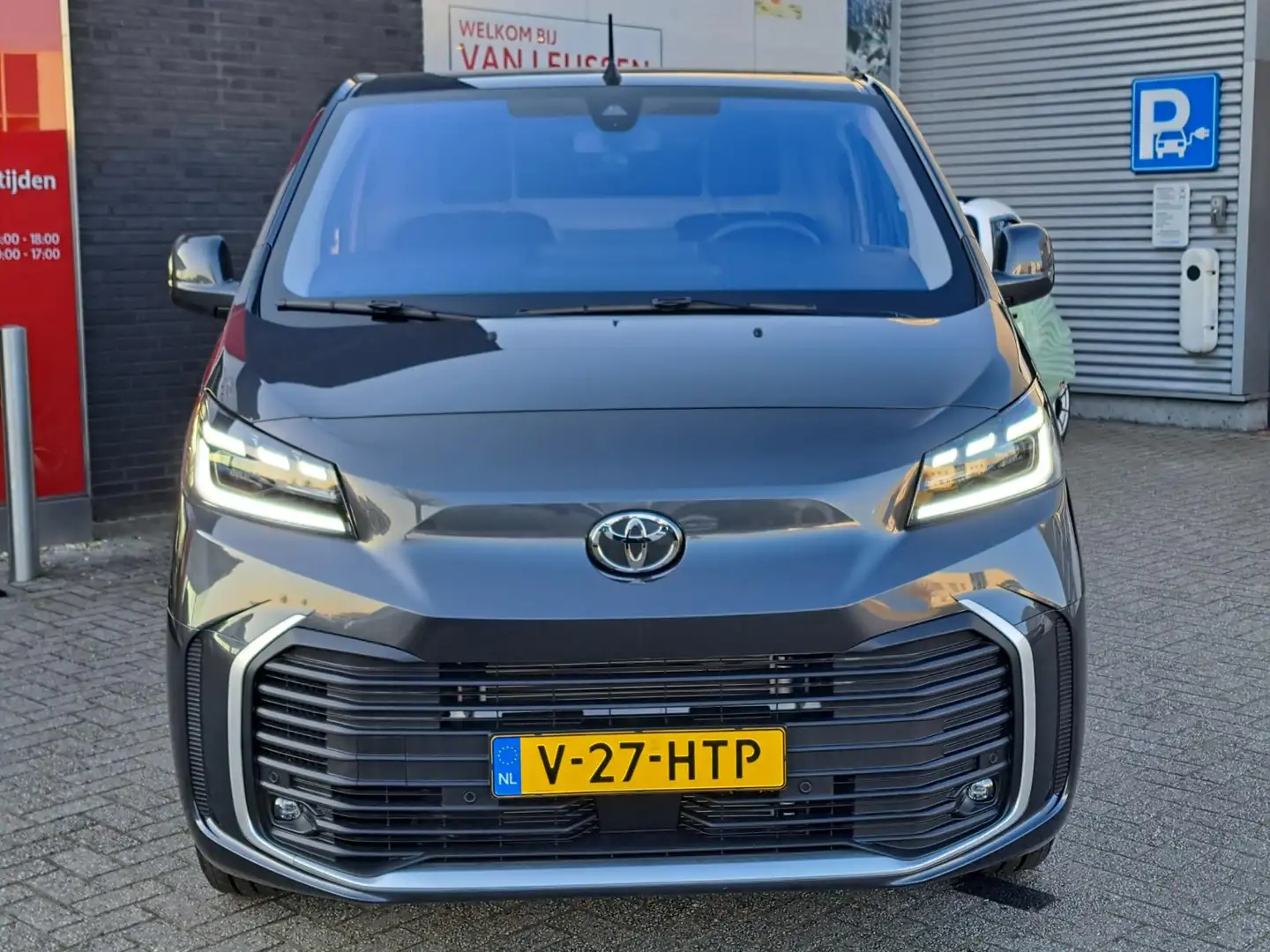 Toyota Proace Long Worker 2.0 D-4D 177PK PROFESSIONAL AUTOMAAT A Zilver - 2