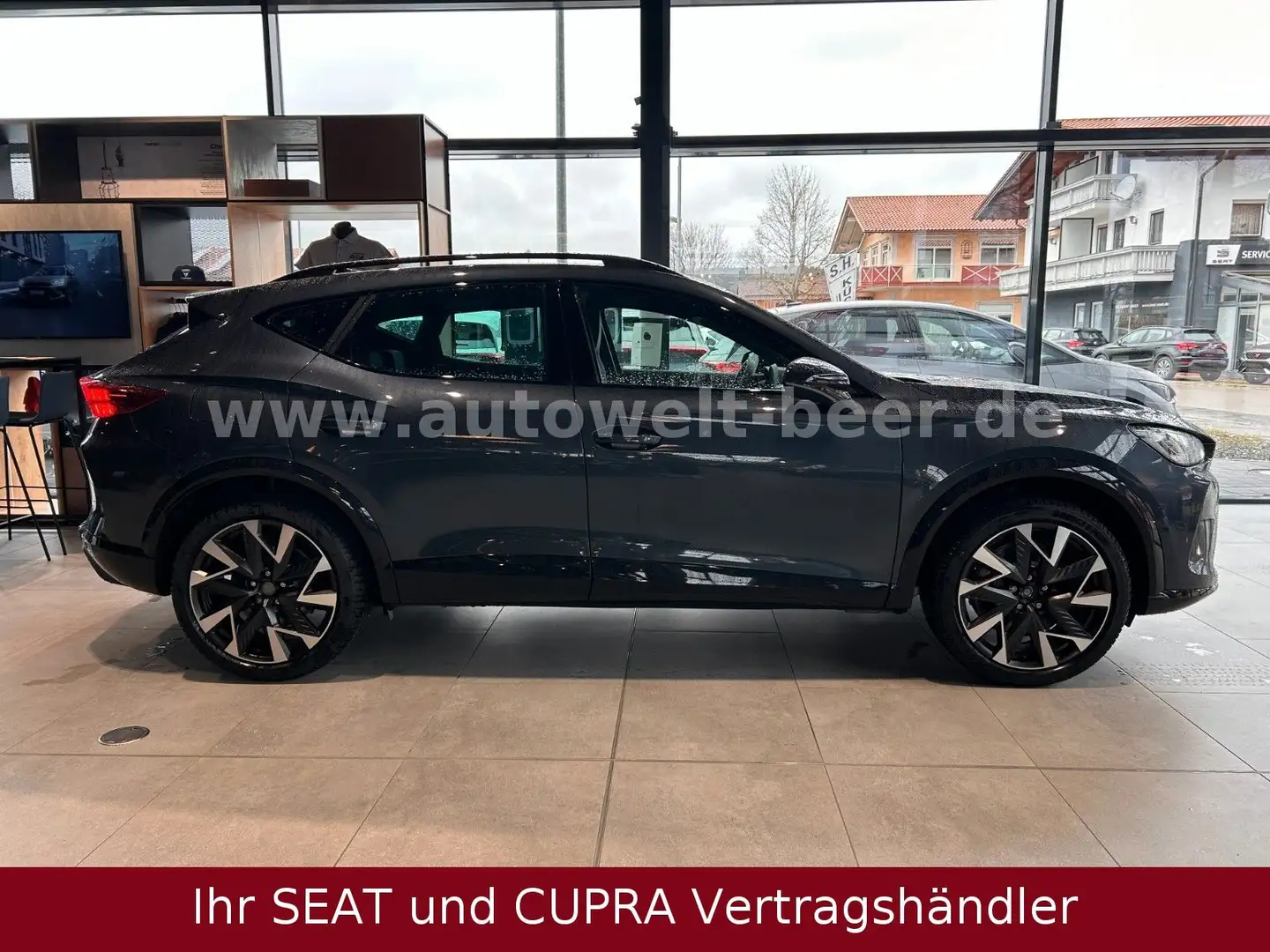 CUPRA Formentor VZ 2.0 TSI 265PS DSG *AHK*CAM*NAV Grau - 2