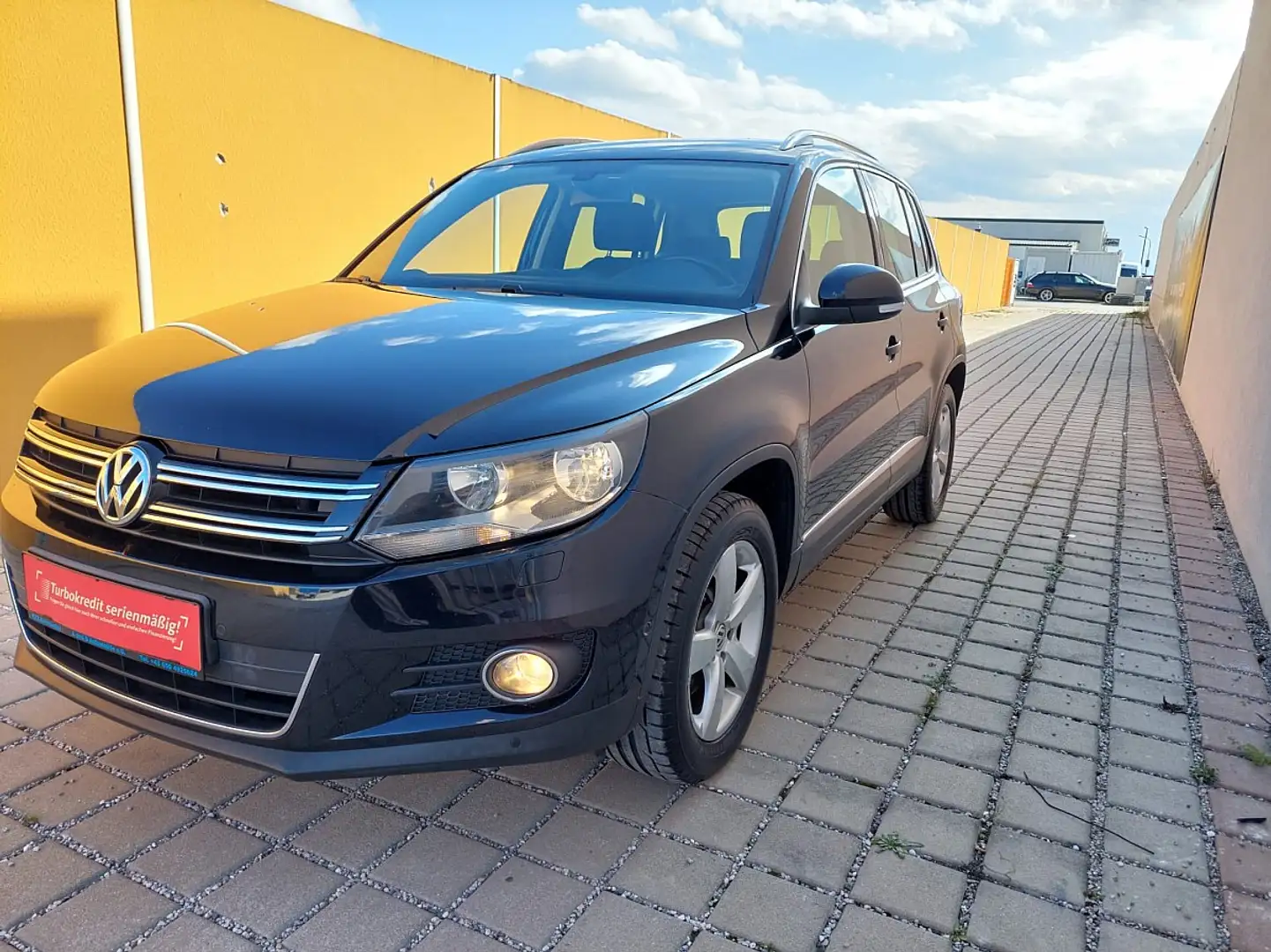 Volkswagen Tiguan 2,0 TDI Style BMT DPF Sofort Kredit Schwarz - 1