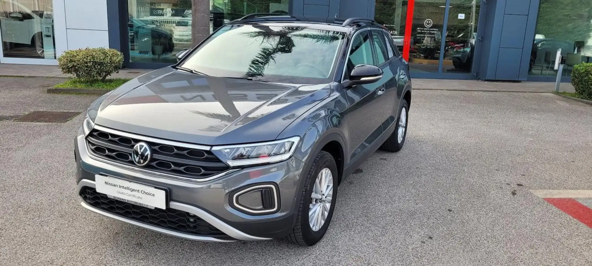 Volkswagen T-Roc 1.5 TSI ACT DSG Life Grau - 2