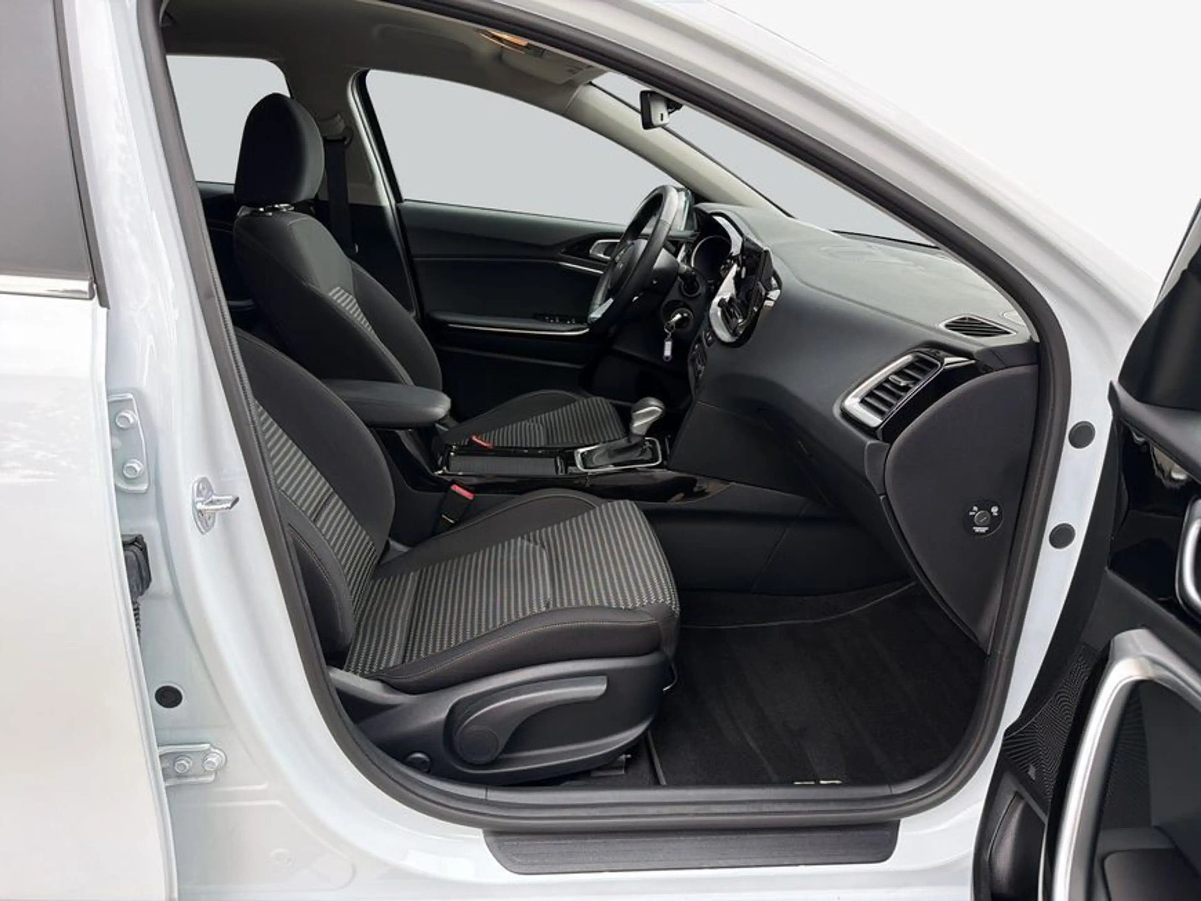 Kia Ceed / cee'd Ceed 1.5 T-GDI DCT7 OPF Spirit — photo 12