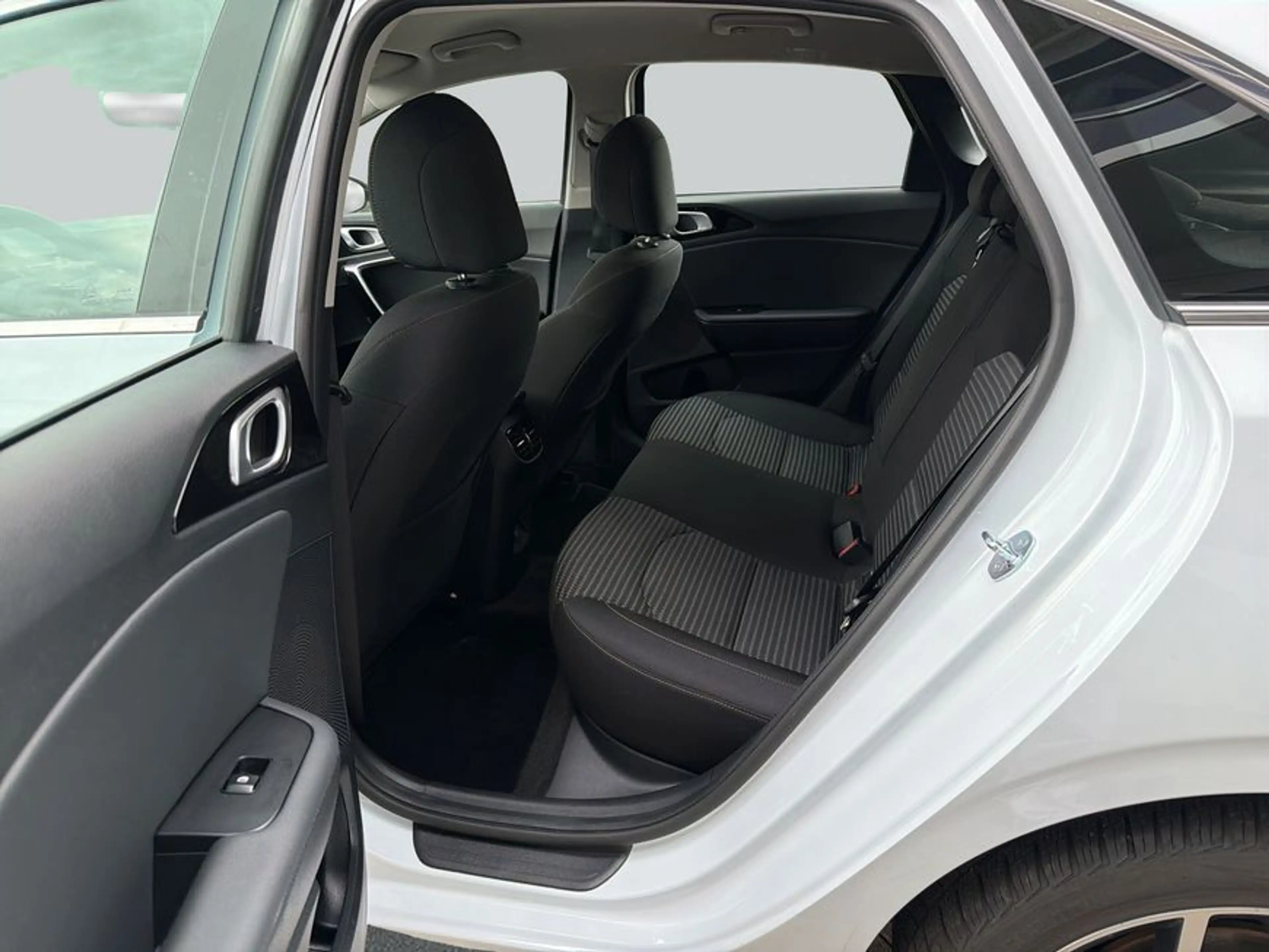 Kia Ceed / cee'd Ceed 1.5 T-GDI DCT7 OPF Spirit — photo 11