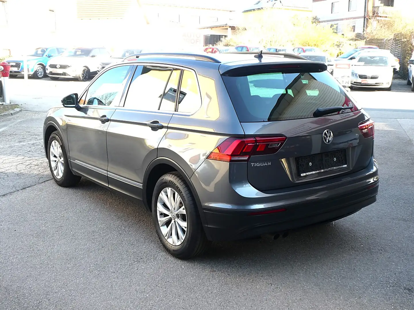 Volkswagen Tiguan Sky 1,4 TSI Comfortline *Panorama, KESSY, NAVI* Grau - 2