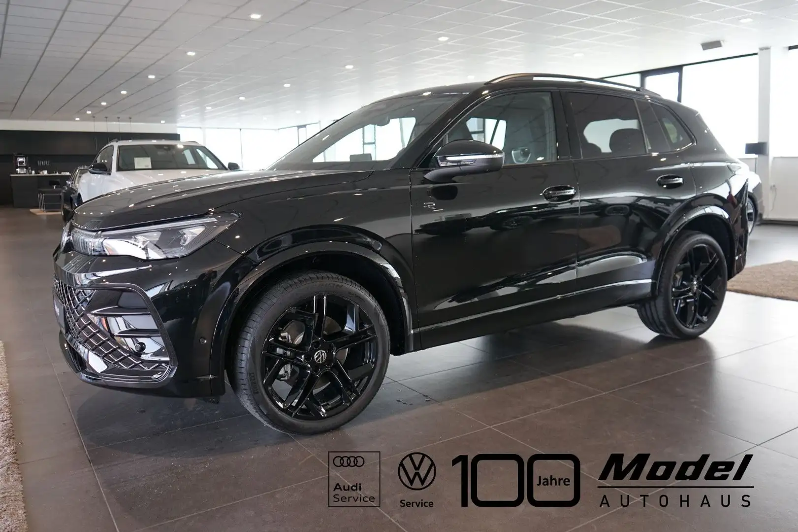 Volkswagen Tiguan 2.0 TDI R-Line BlackStyle | Pano | Matrix Schwarz - 1