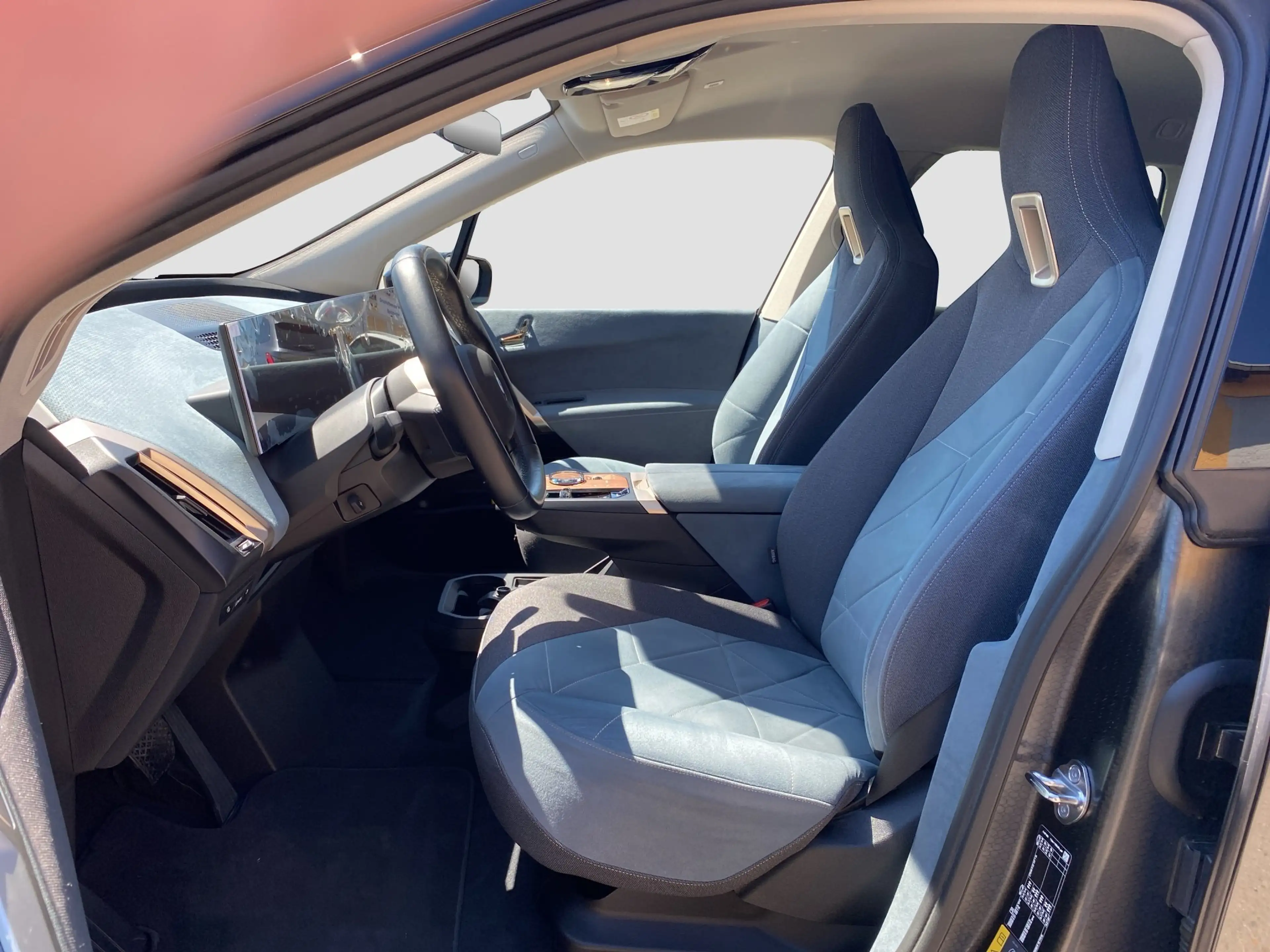 BMW iX xDrive40 Laser SpurAss StHzg 360° AHK Navi — photo 11