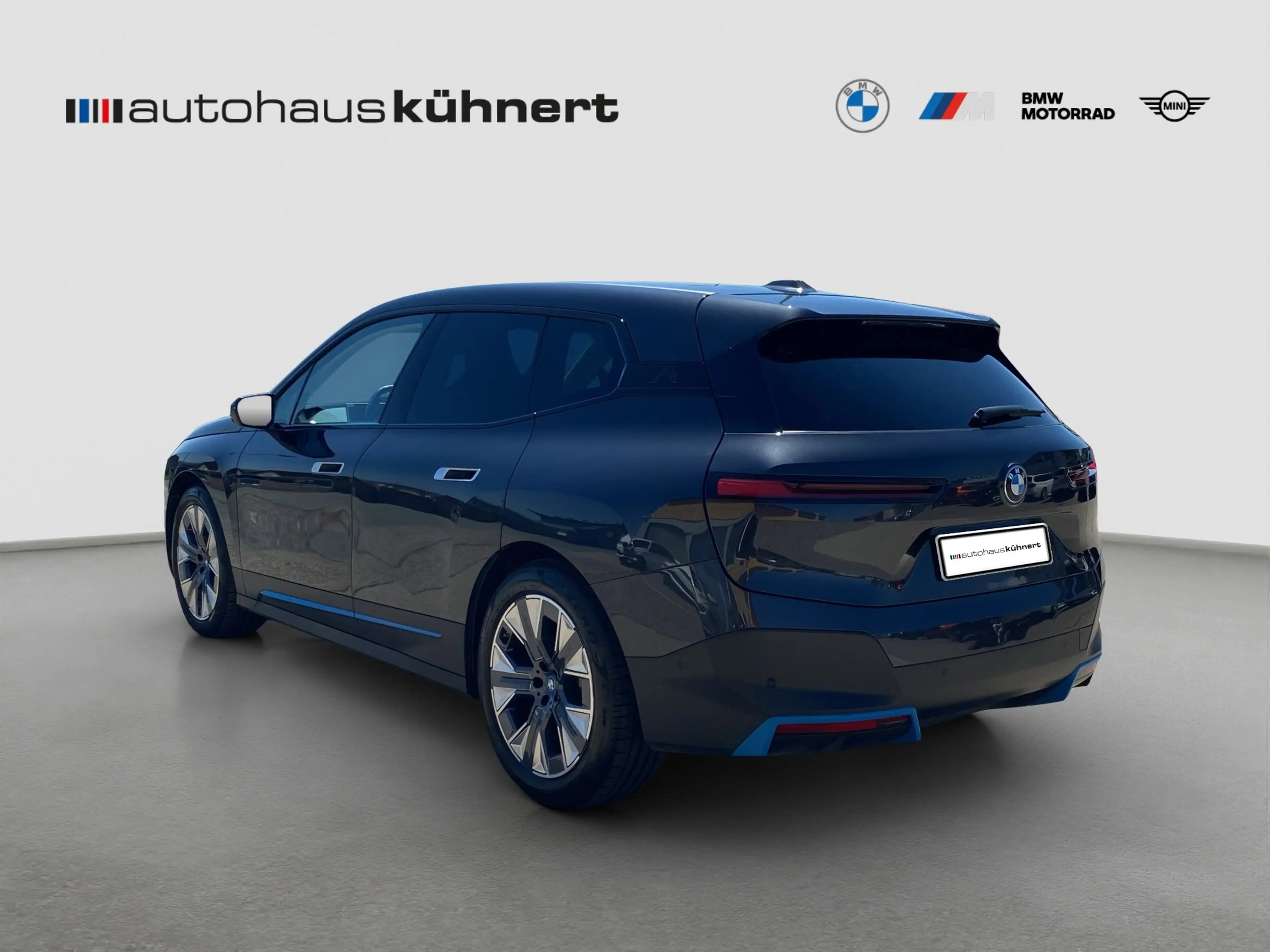 BMW iX xDrive40 Laser SpurAss StHzg 360° AHK Navi — photo 5