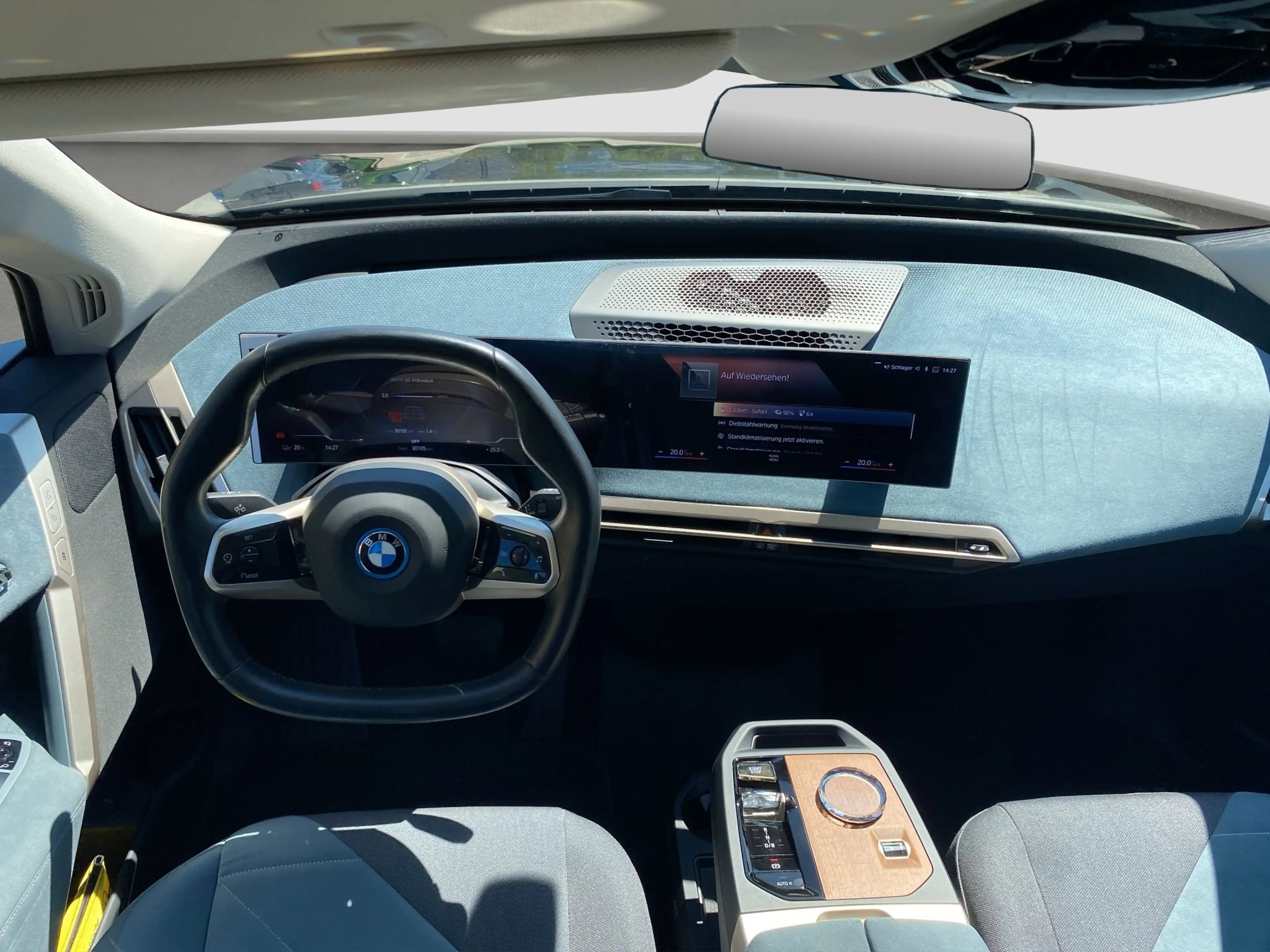BMW iX xDrive40 Laser SpurAss StHzg 360° AHK Navi — photo 12