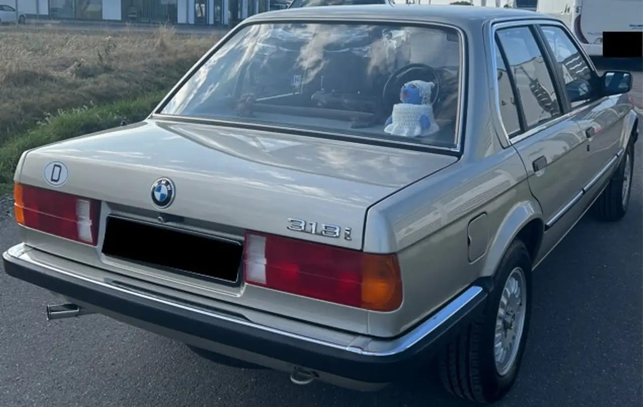 BMW 318i, foto 2