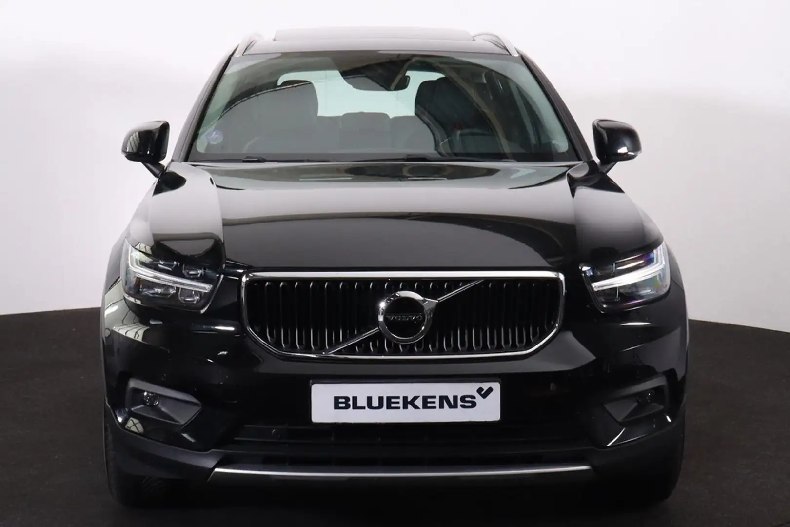 Volvo XC40 T4 Momentum - Panorama/schuifdak - Automaat - Inte Zwart - 2