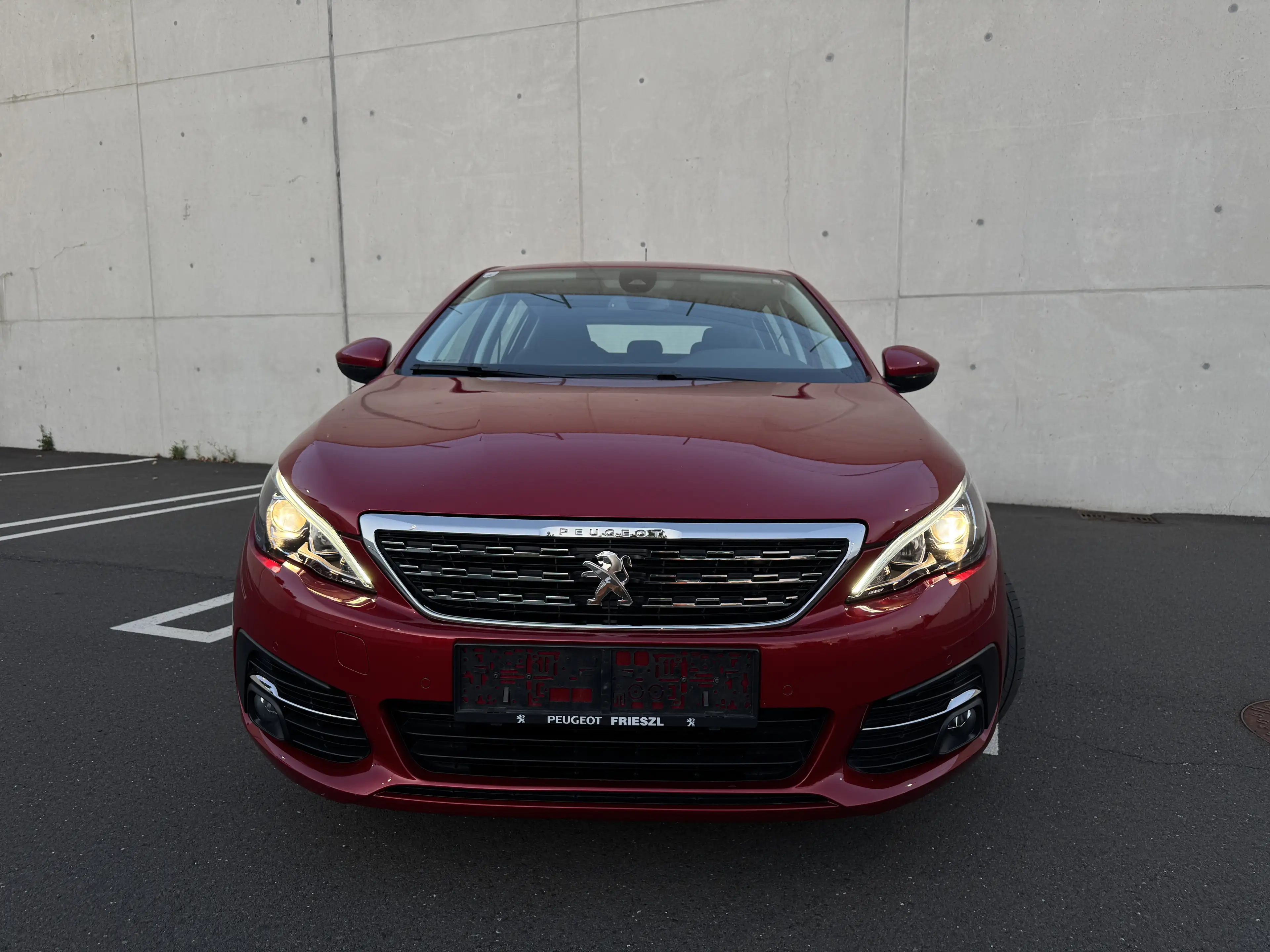 Peugeot 308 1,2 PureTech Allure*Automatik*Servicegepflegt — photo 2