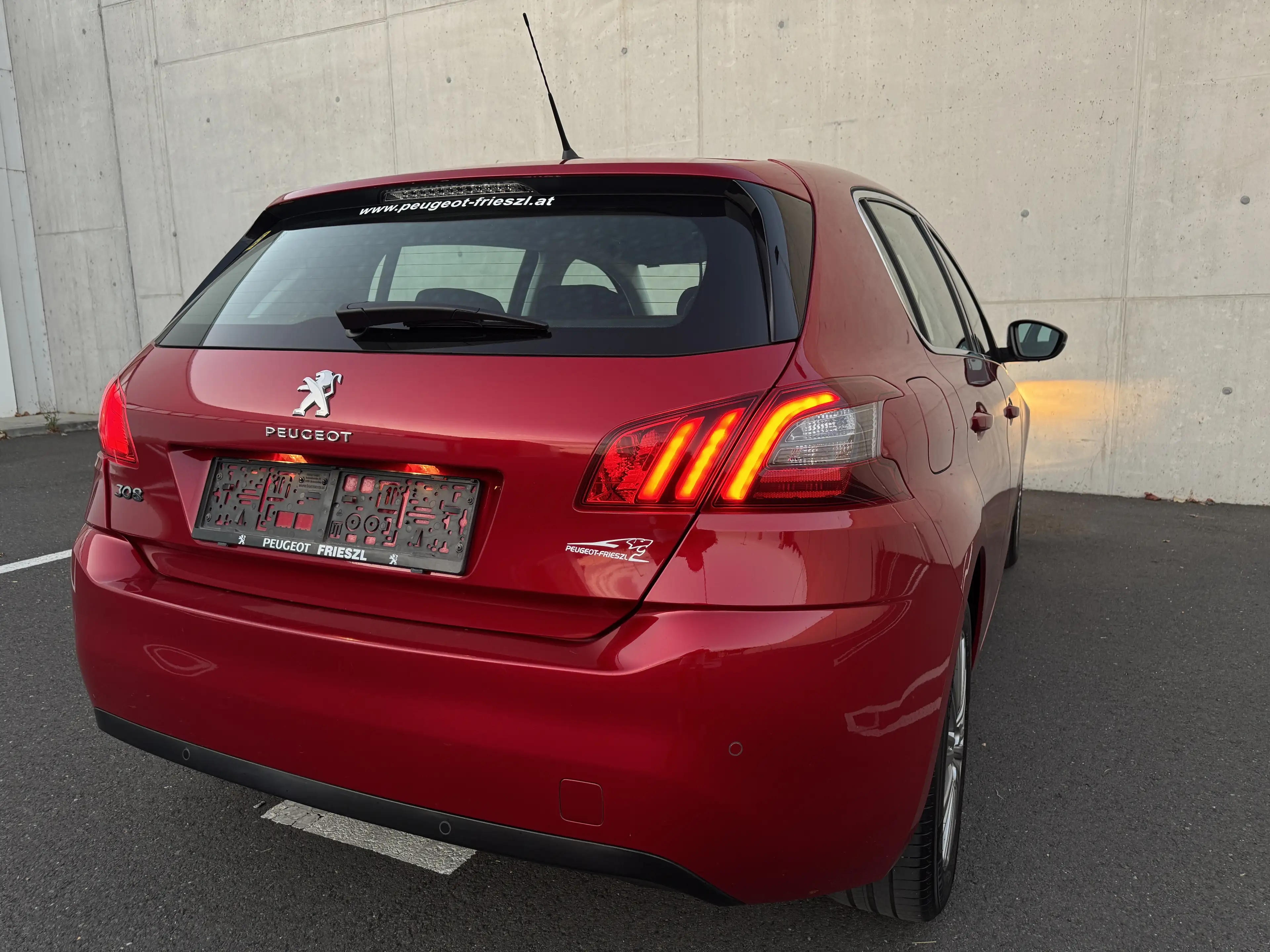 Peugeot 308 1,2 PureTech Allure*Automatik*Servicegepflegt — photo 7