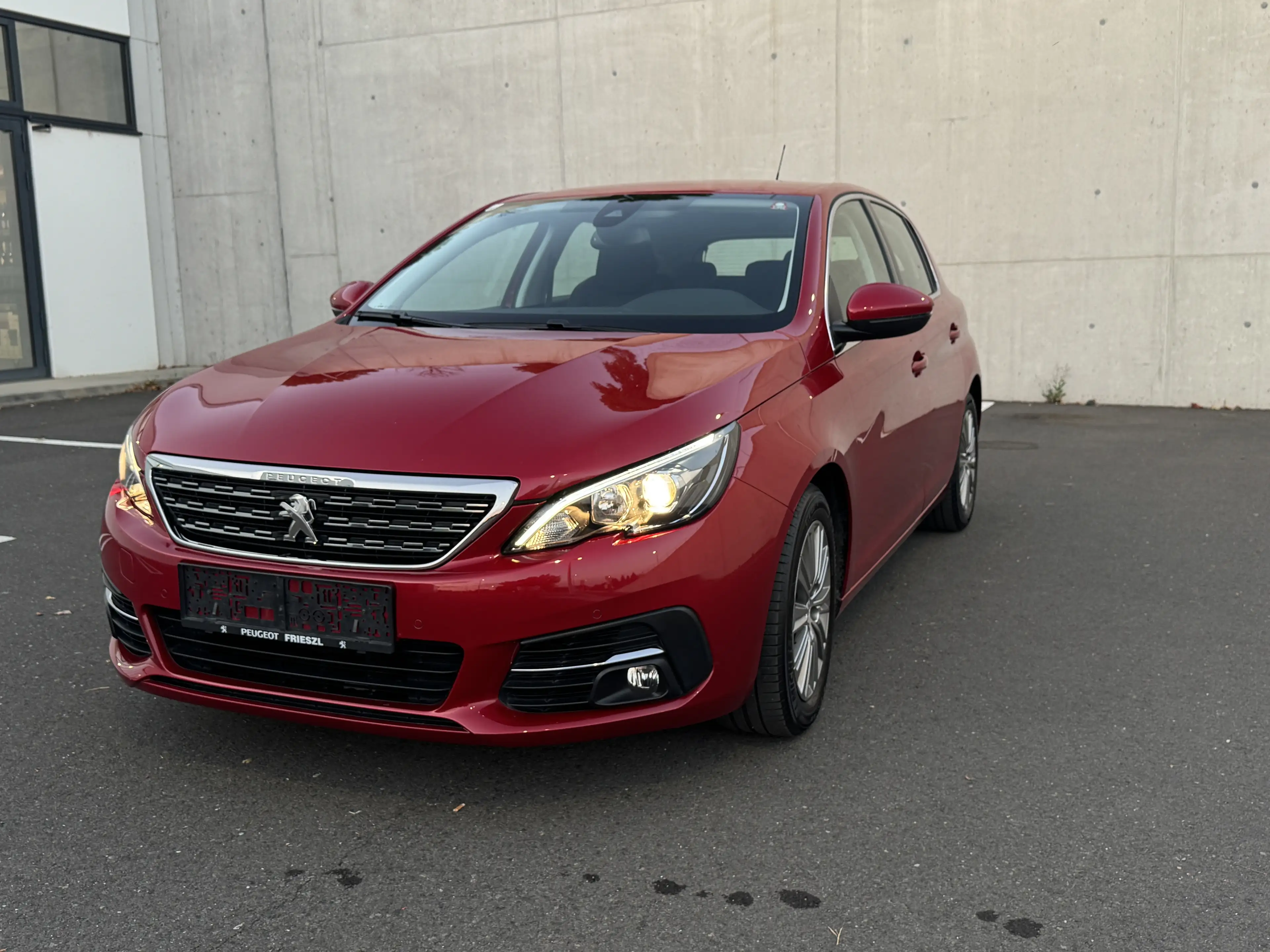 Peugeot 308 1,2 PureTech Allure*Automatik*Servicegepflegt — photo 3
