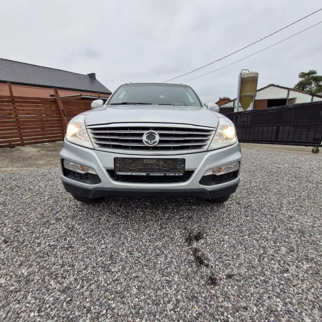 SsangYong Rexton Rexton 2.0 RX200e-Xdi 4WD 7PLACES Gris - 2