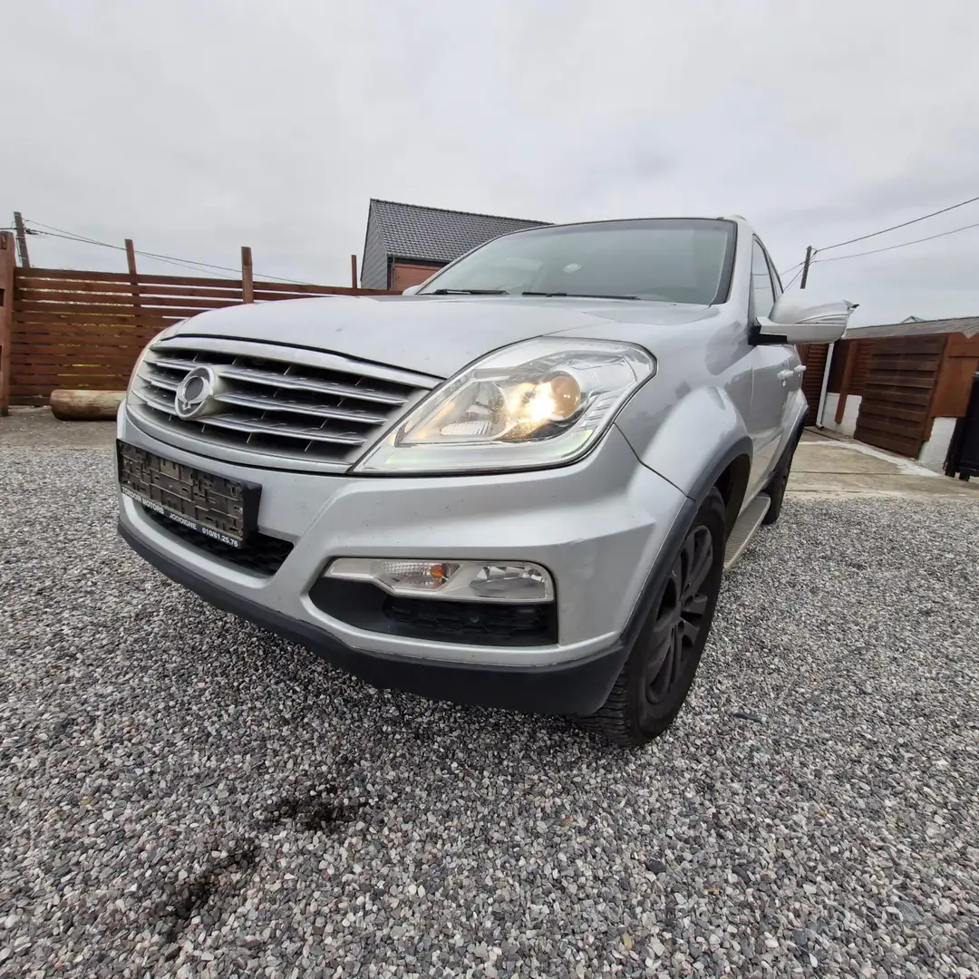 SsangYong Rexton Rexton 2.0 RX200e-Xdi 4WD 7PLACES Gris - 1