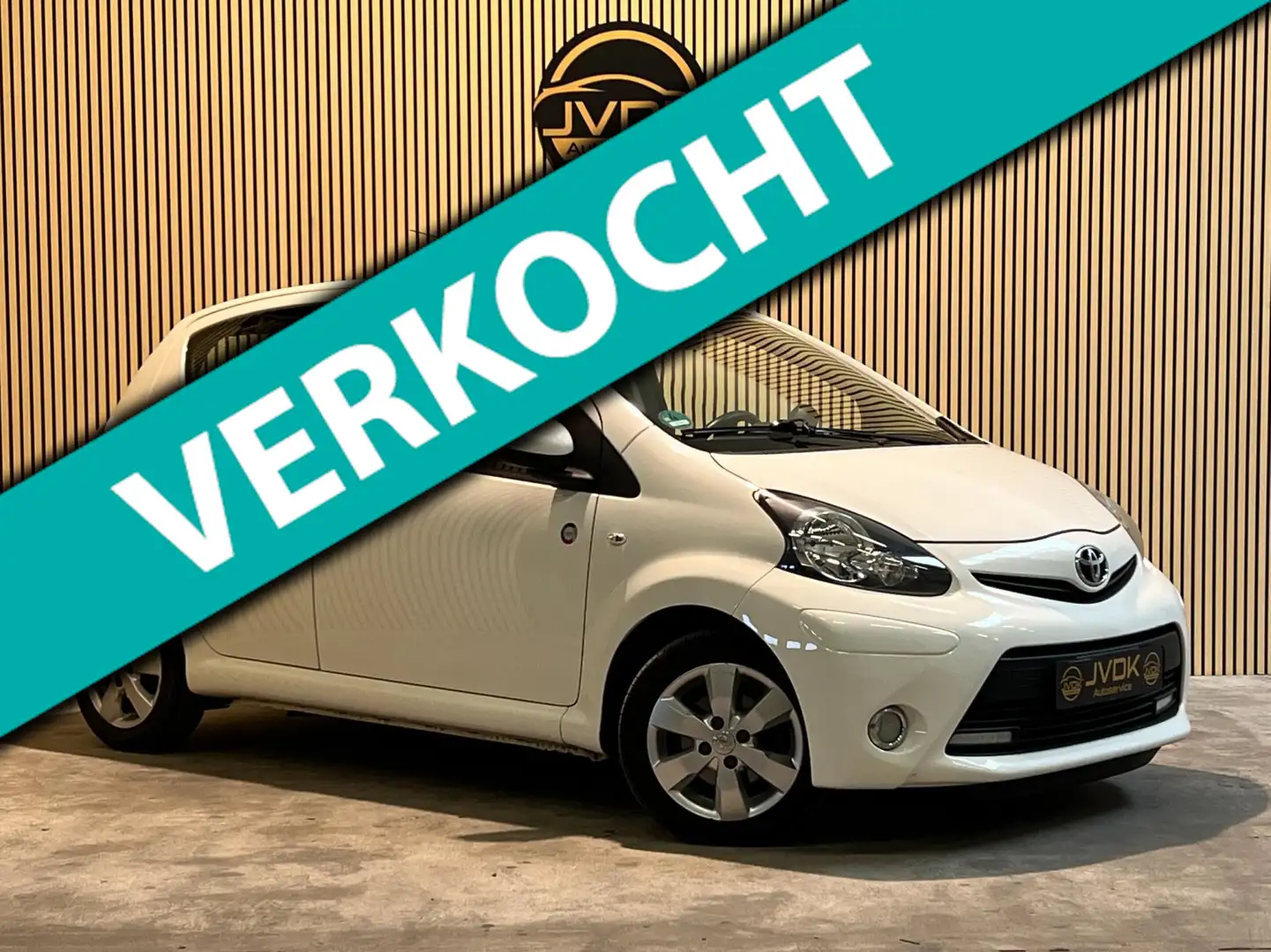 Toyota Aygo 1.0 VVT-i Access Facelift, 5-DEURS, AIRCO, COLLOR Wit - 1