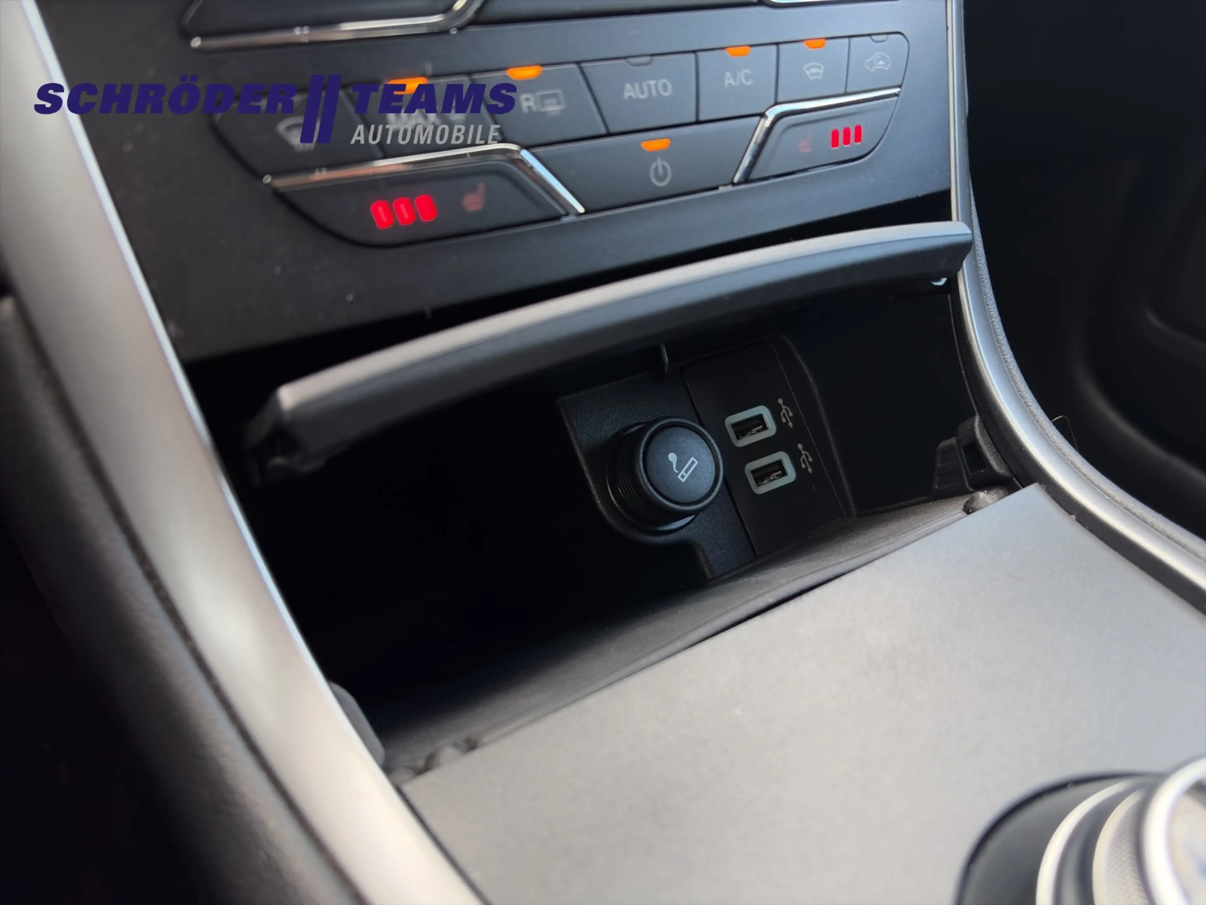 Ford S-Max Trend — photo 13